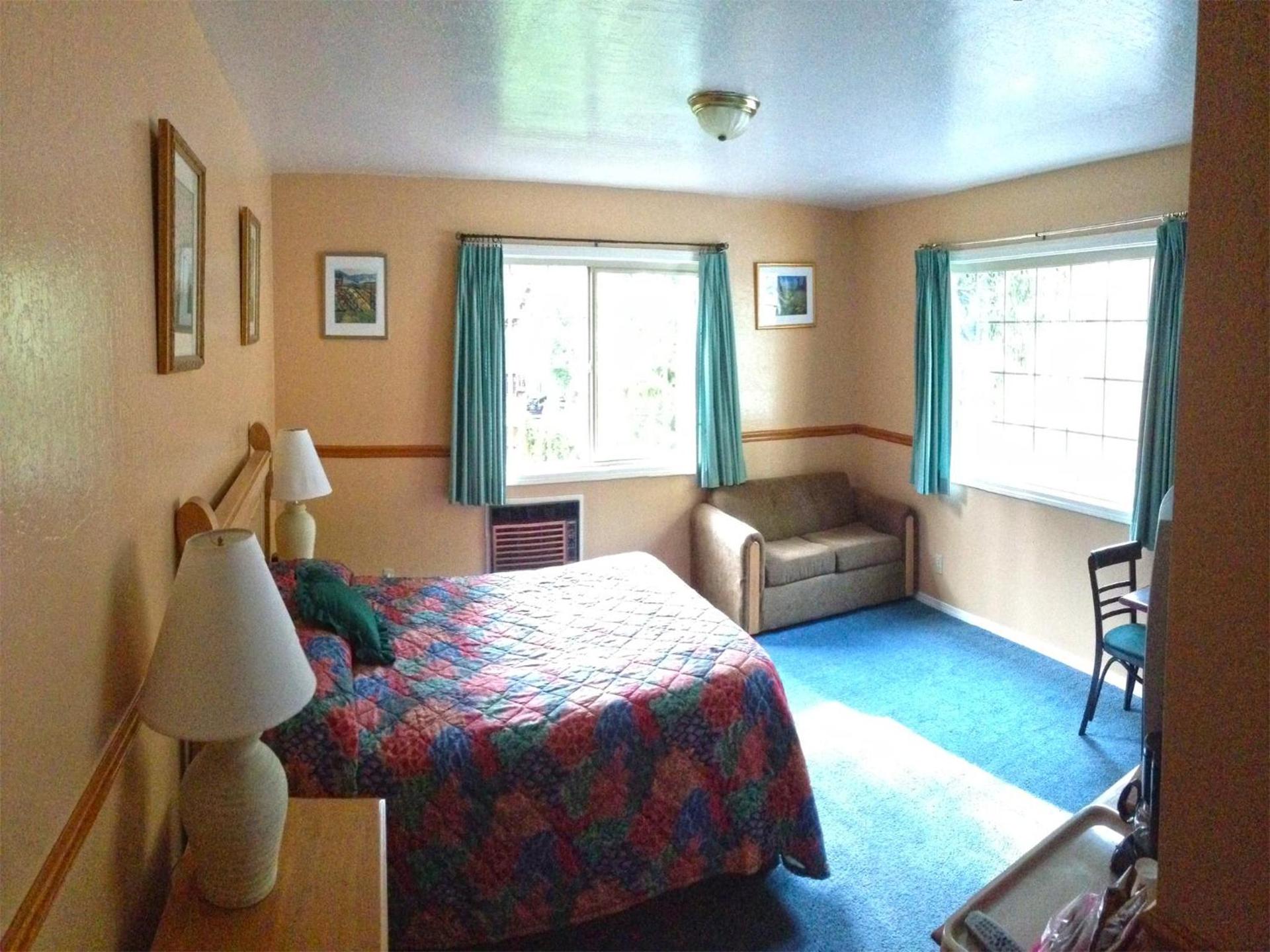 StrawberryInn River Front Resort photo 15