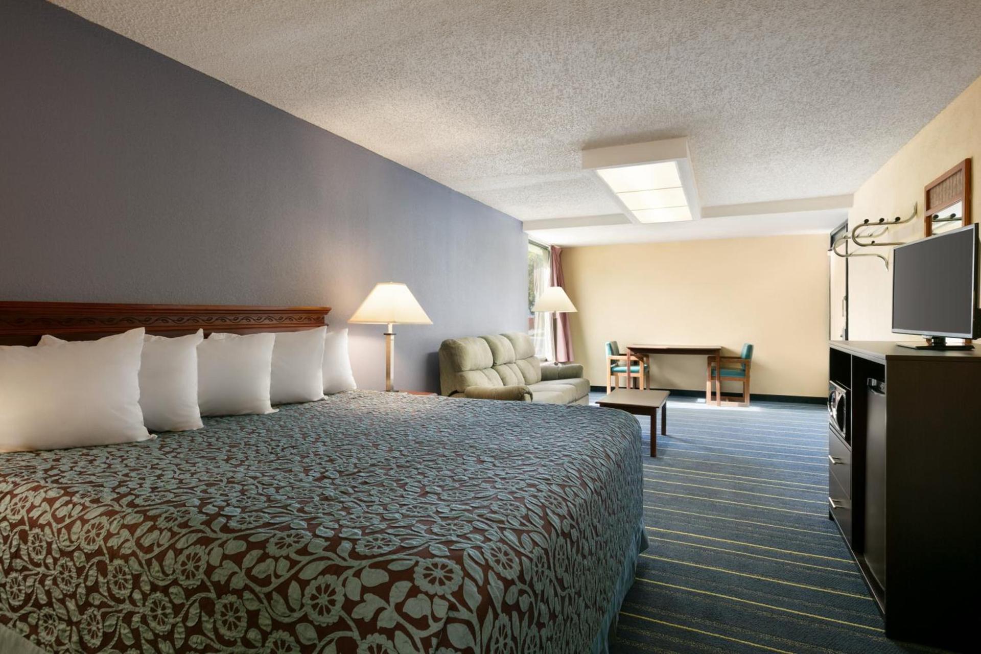 Days Inn by Wyndham Clearwater/Central photo 30