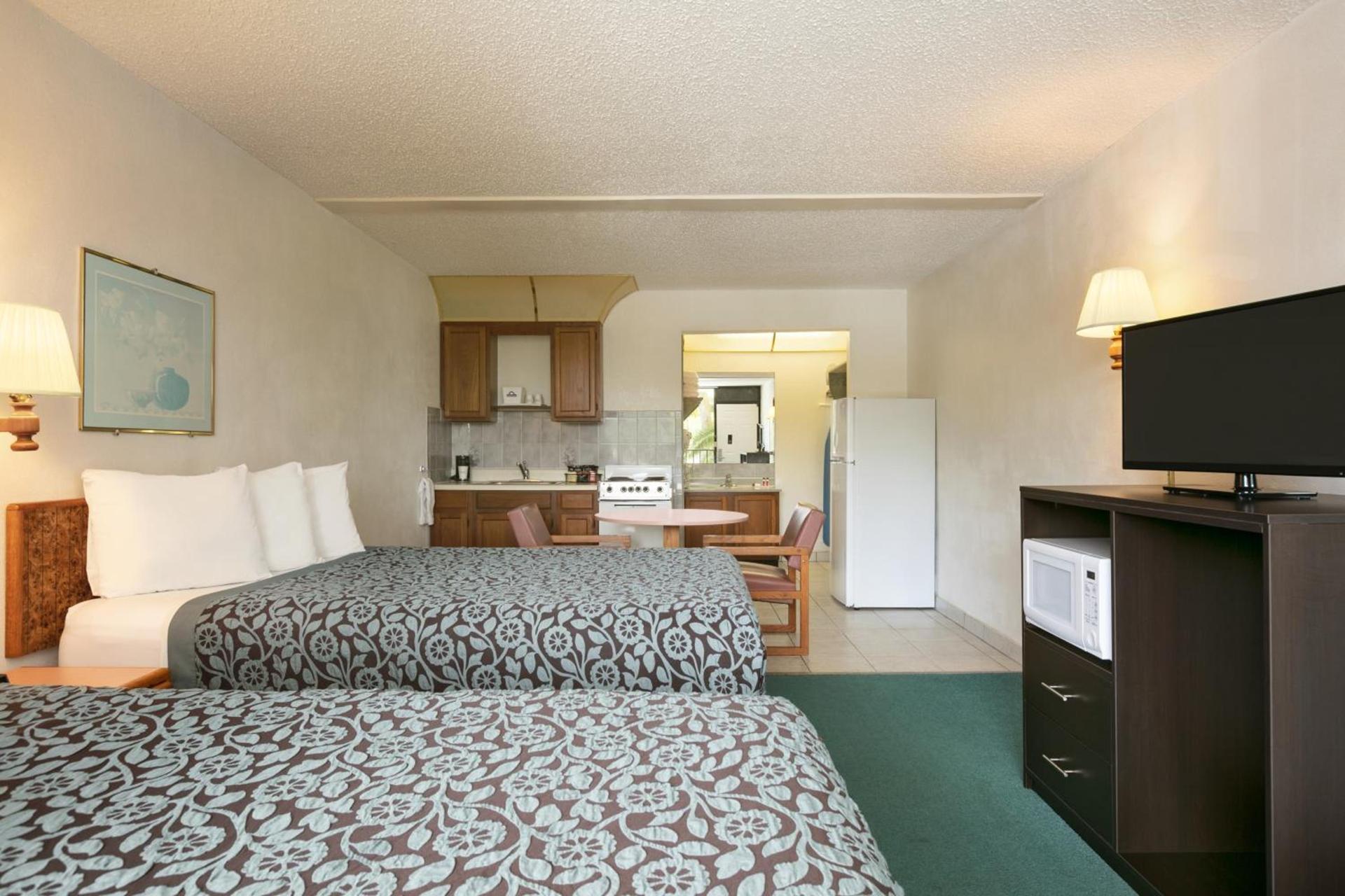 Days Inn by Wyndham Clearwater/Central photo 26