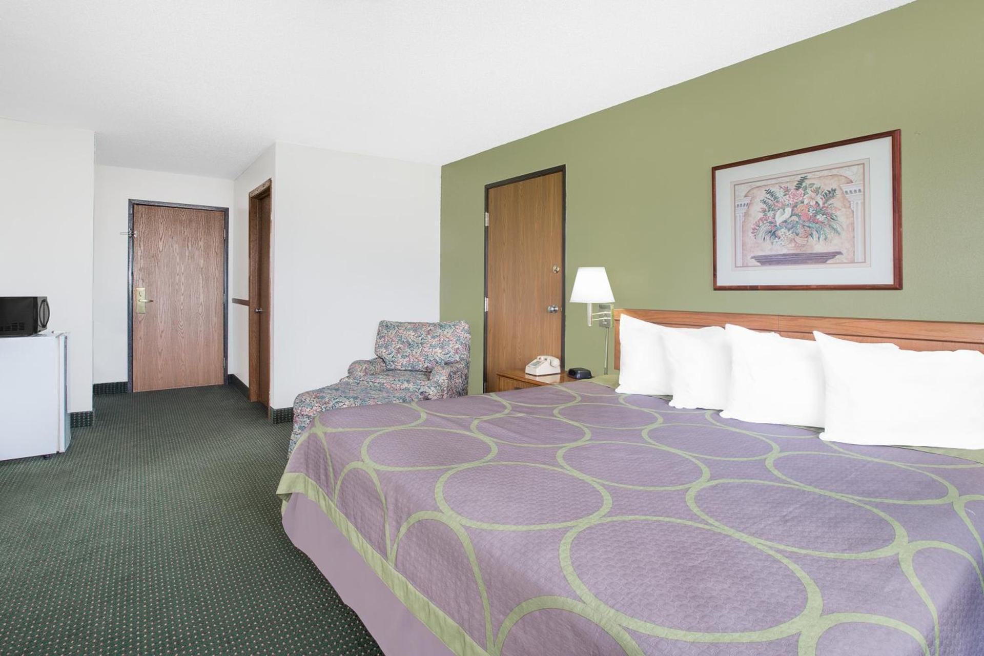 Super 8 by Wyndham Chillicothe photo 42