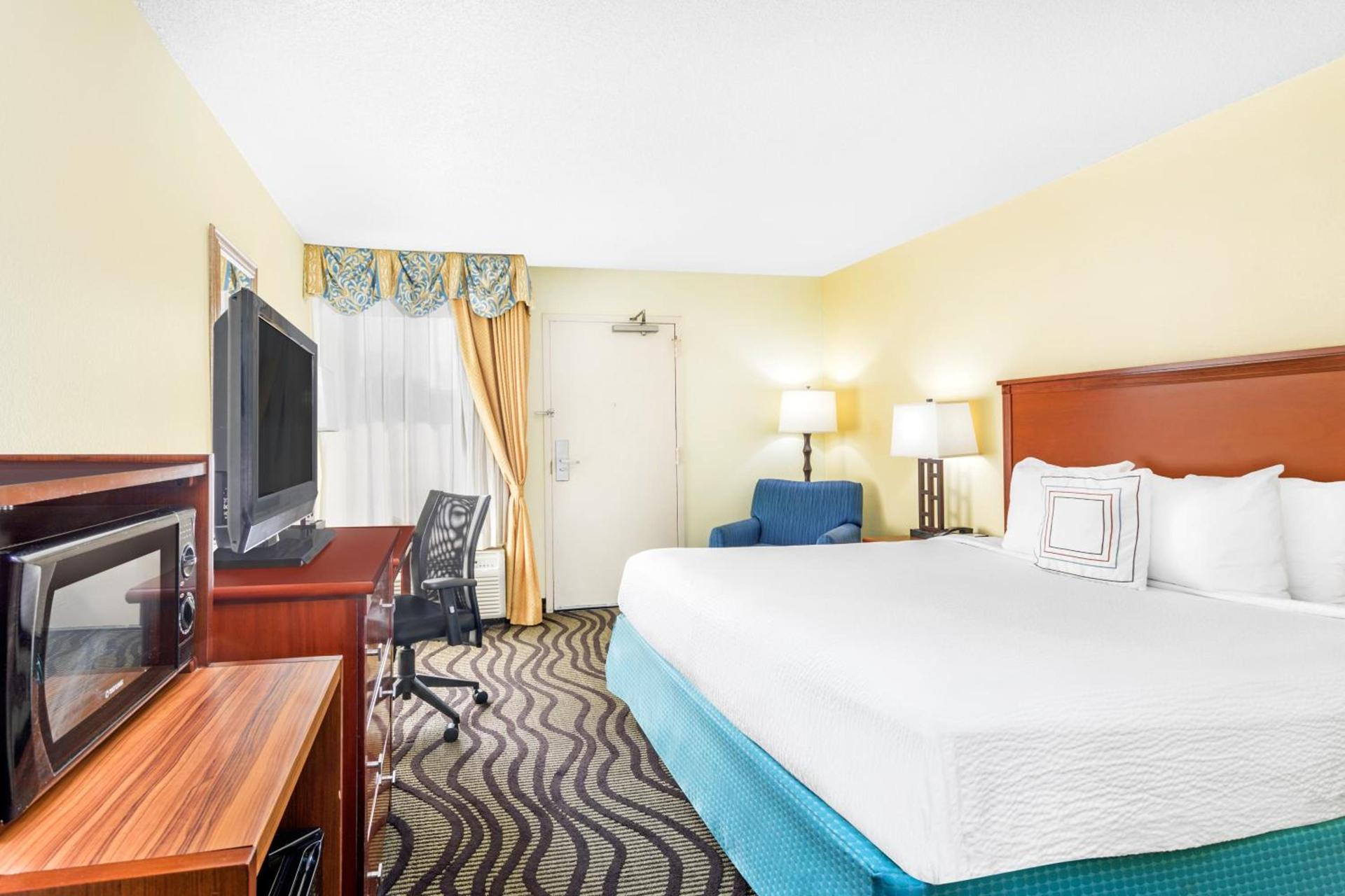 Baymont by Wyndham Savannah Midtown photo 30
