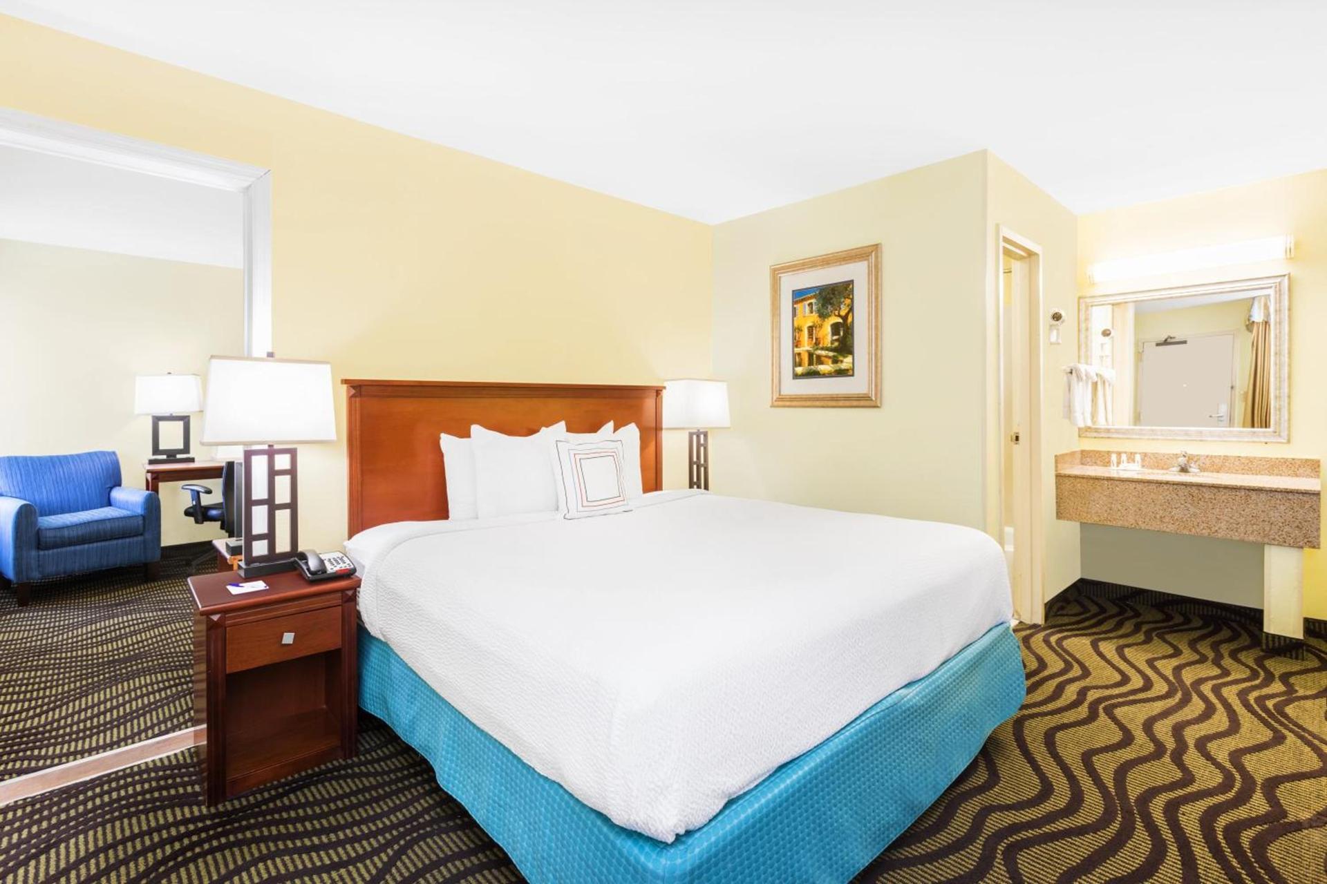 Baymont by Wyndham Savannah Midtown photo 20