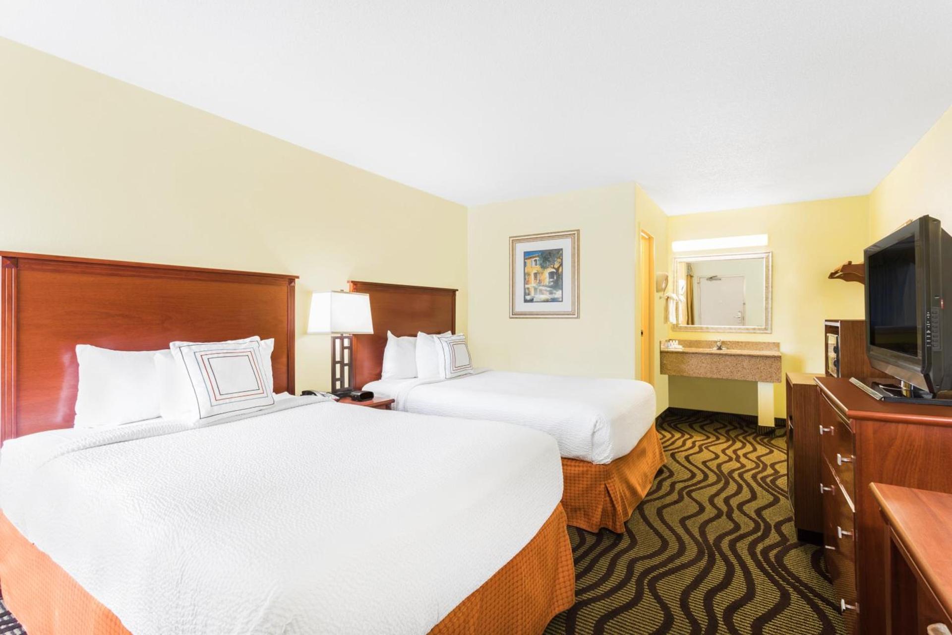 Baymont by Wyndham Savannah Midtown photo 26