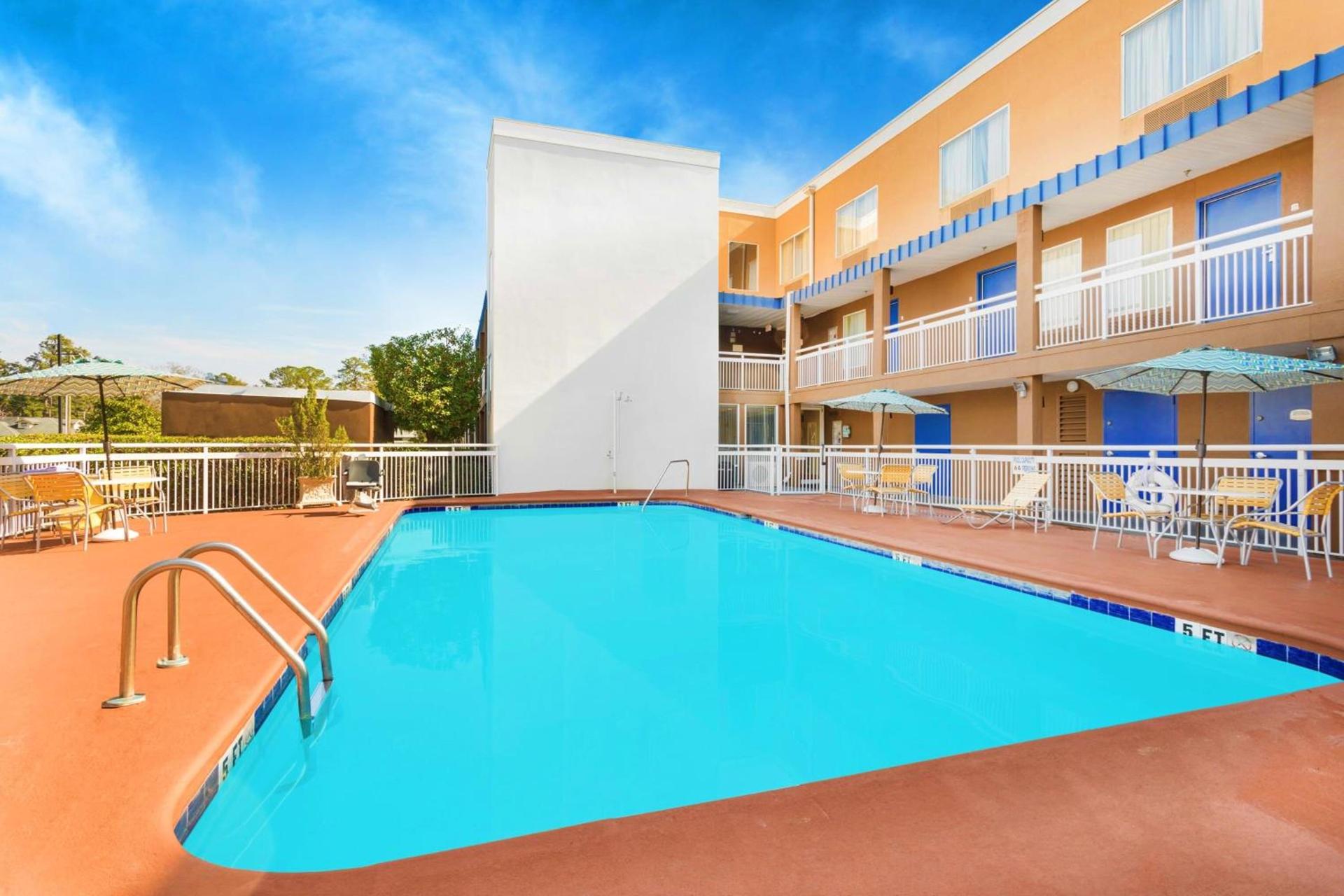 Baymont by Wyndham Savannah Midtown photo 17