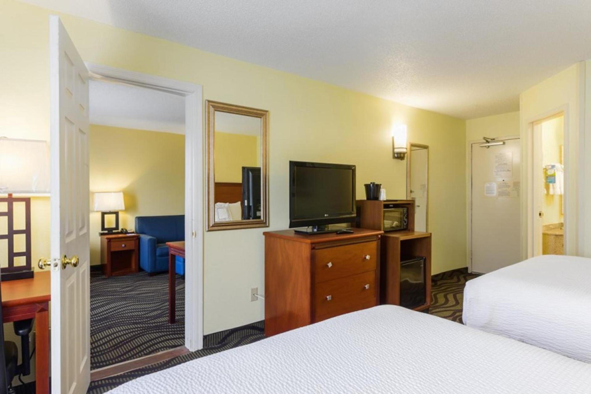Baymont by Wyndham Savannah Midtown photo 38