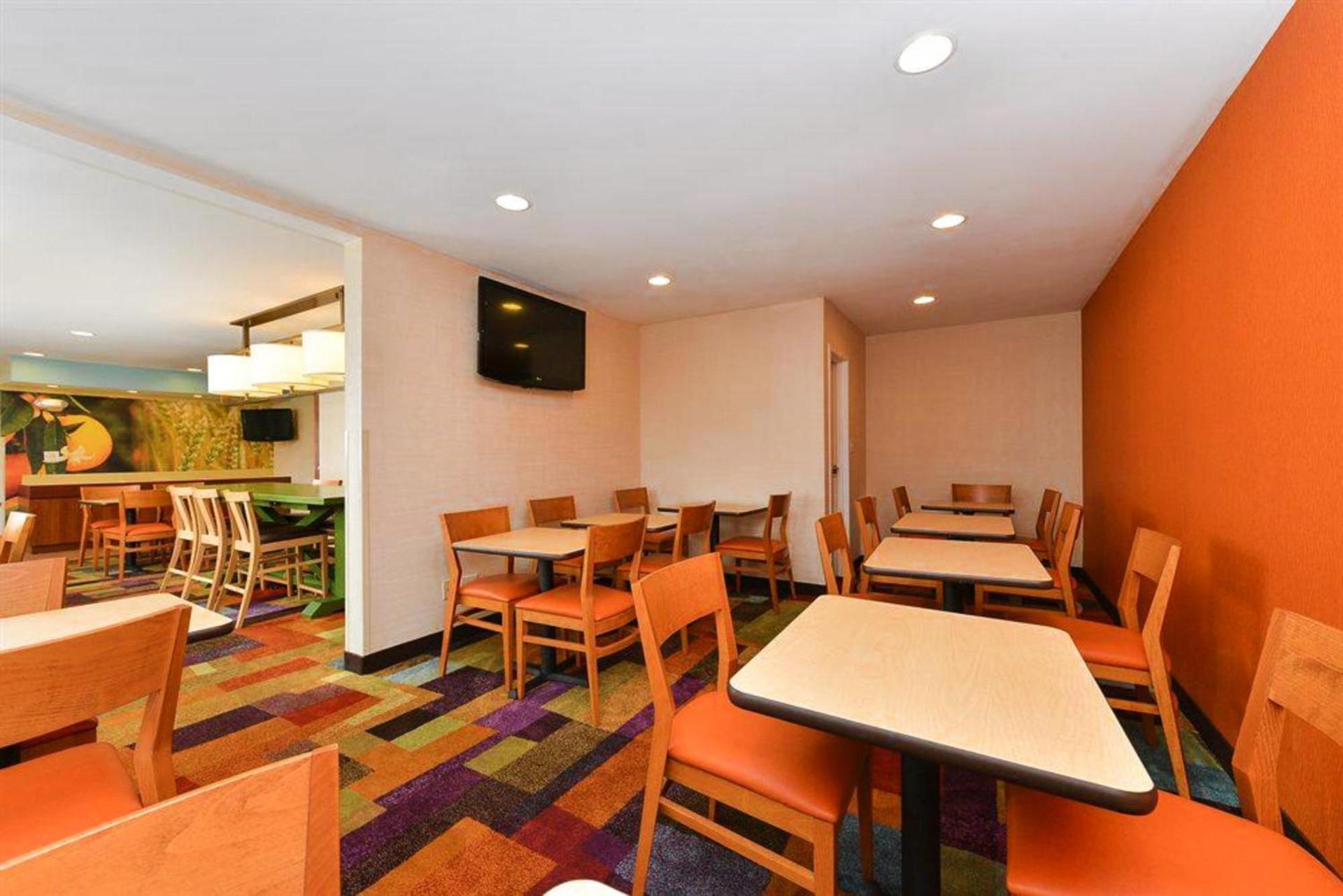 Baymont by Wyndham Savannah Midtown photo 40