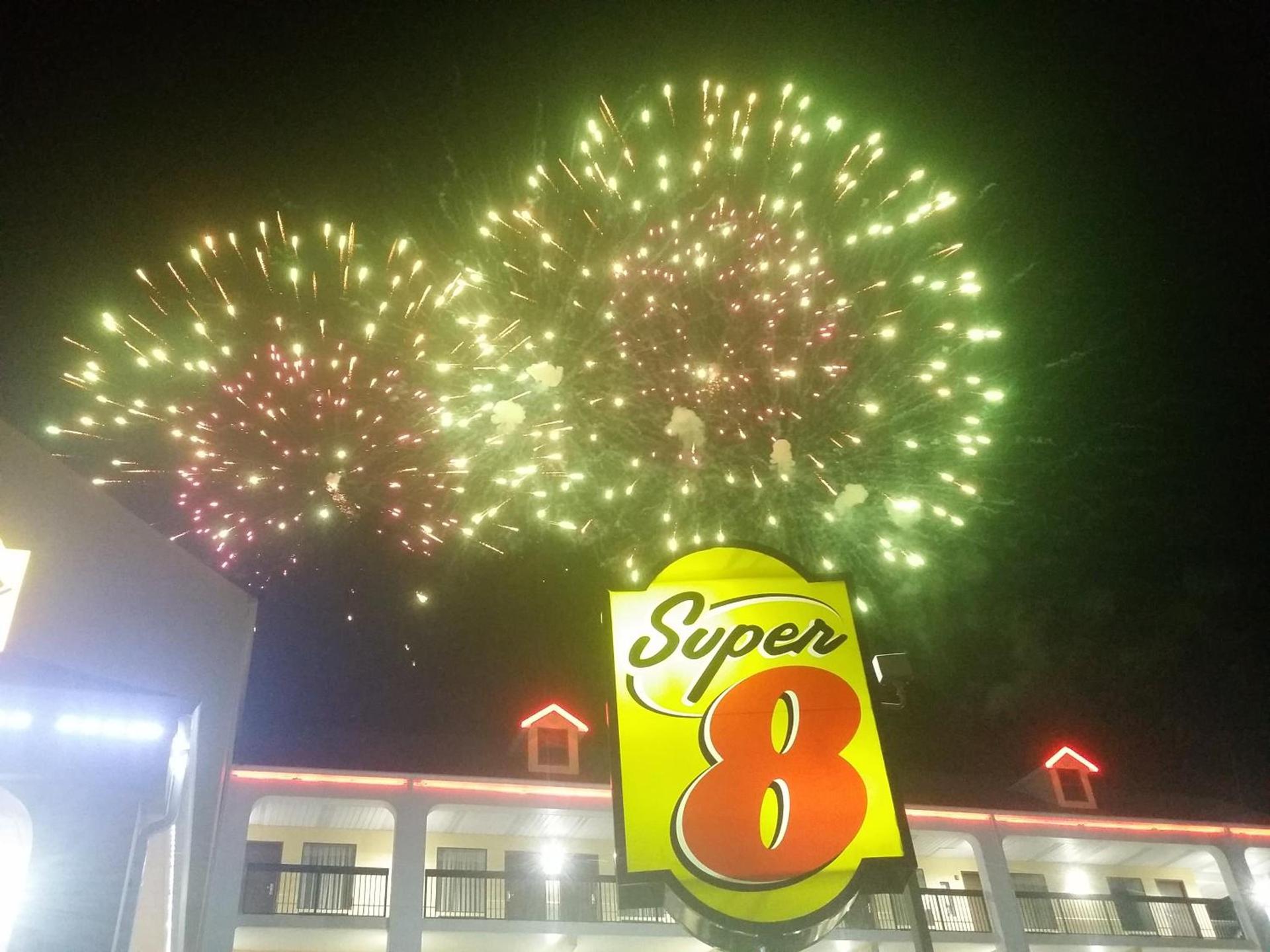 Super 8 by Wyndham Pigeon Forge-Emert St photo 24