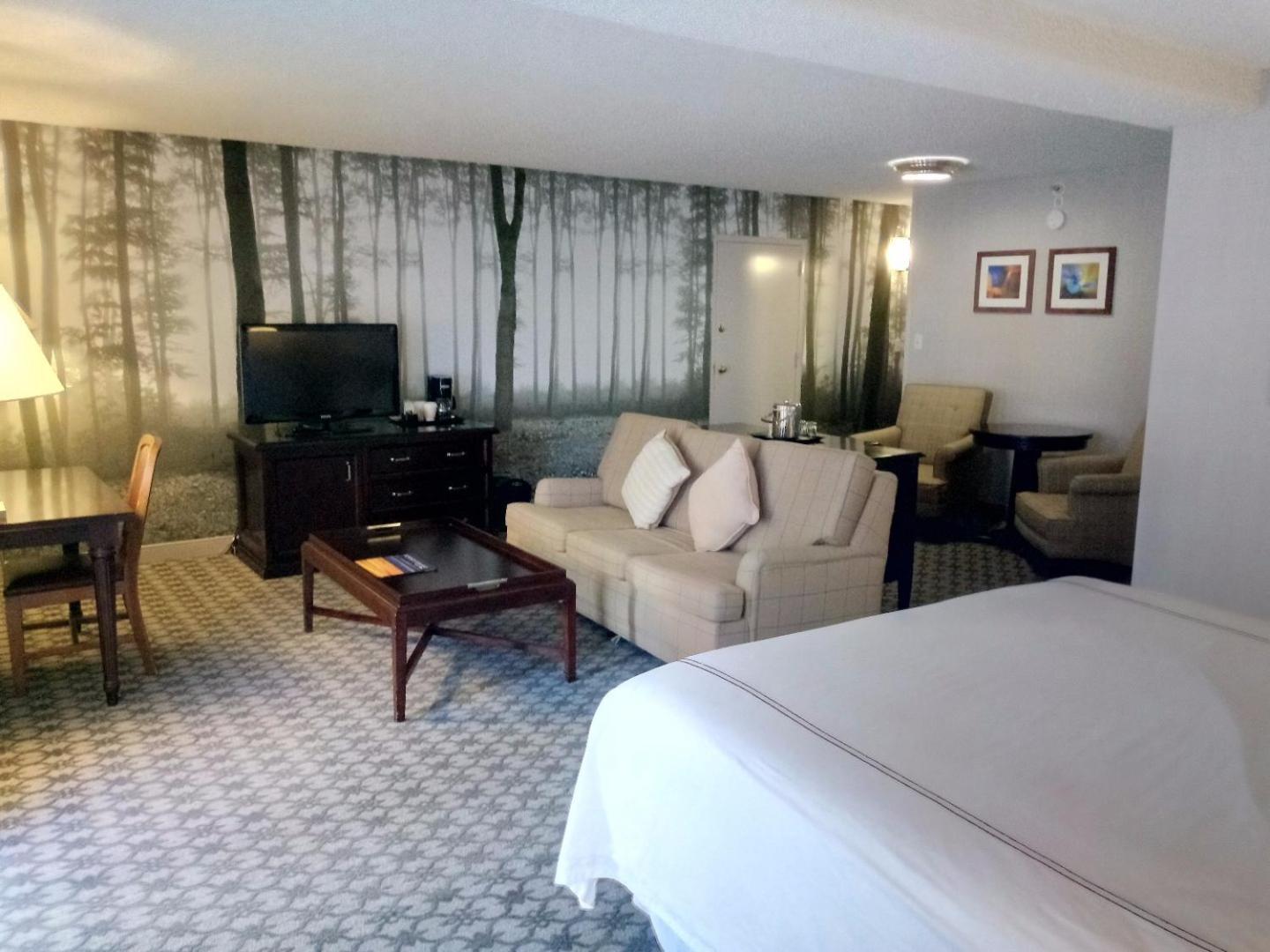 Anaheim Majestic Garden Hotel photo 22