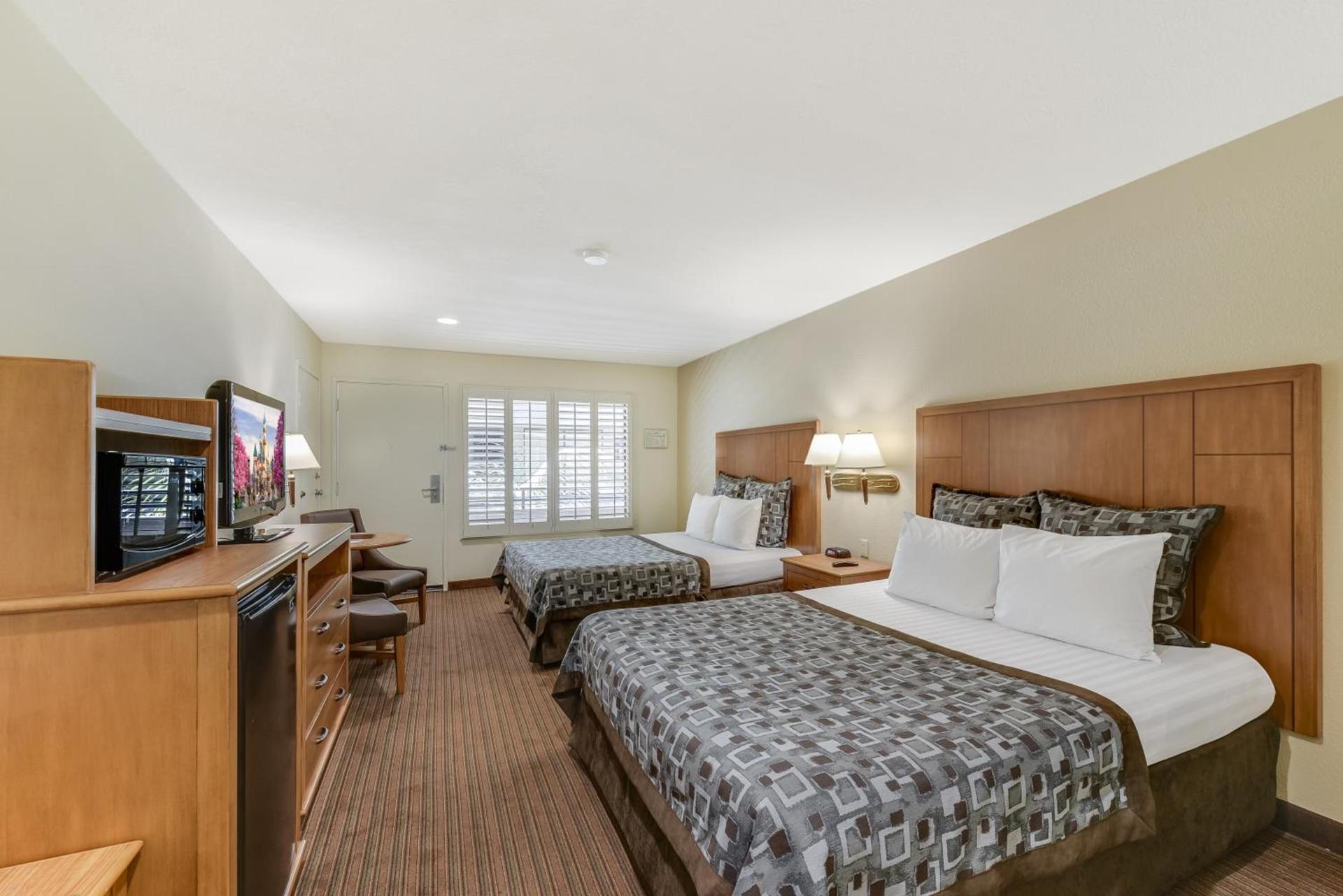 Anaheim Desert Inn & Suites photo 6