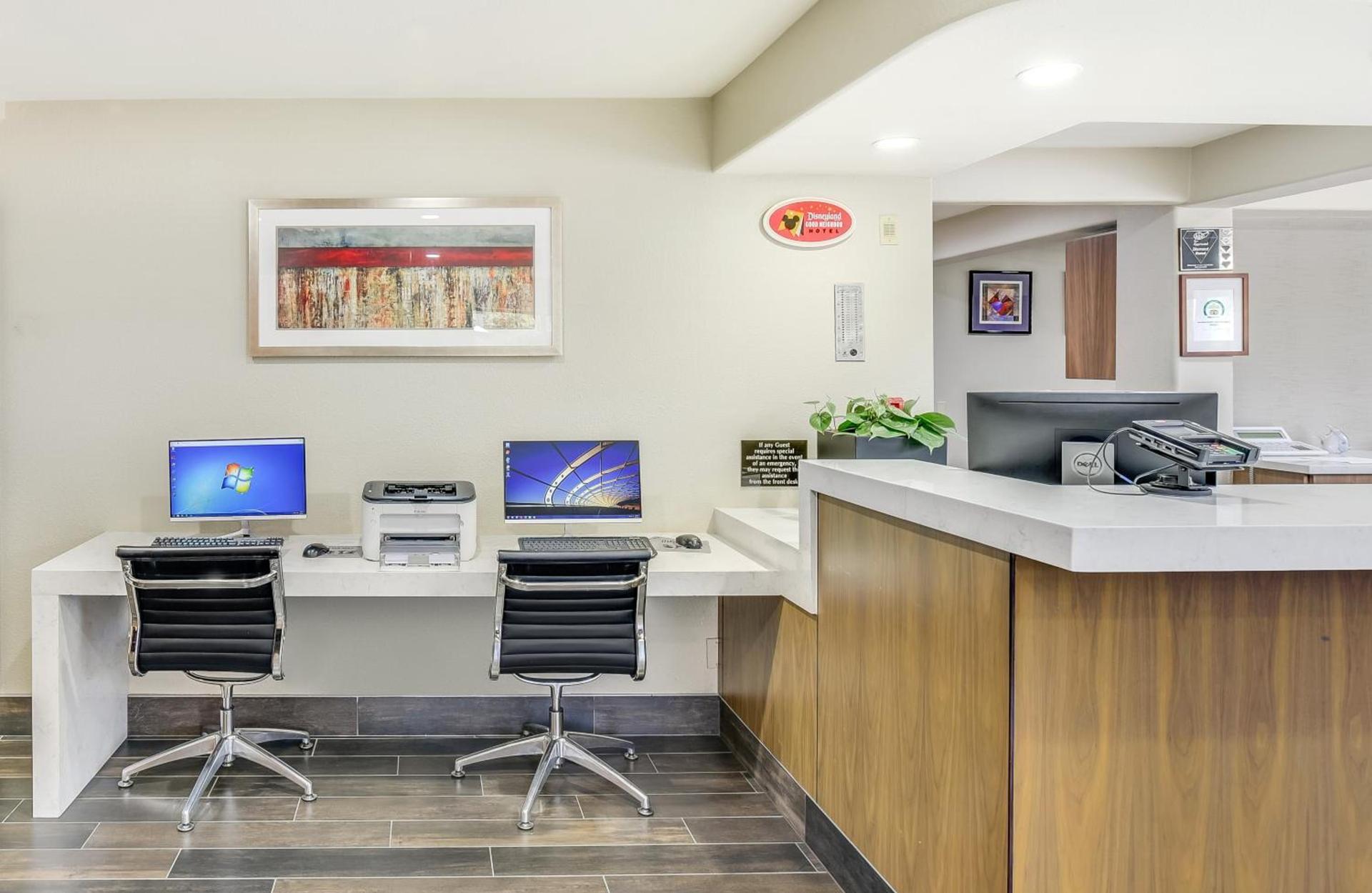 Anaheim Desert Inn & Suites photo 4