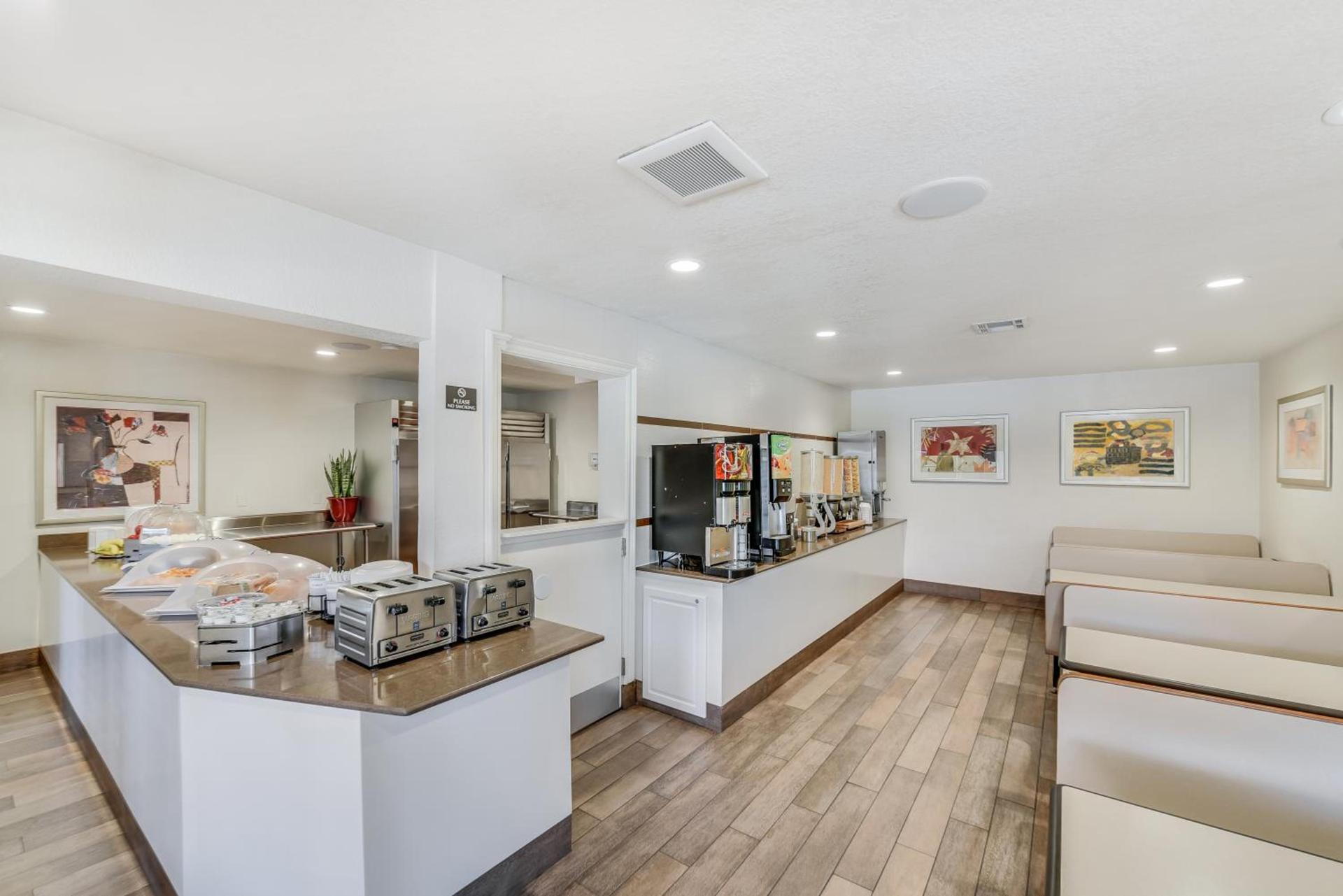 Anaheim Desert Inn & Suites photo 19