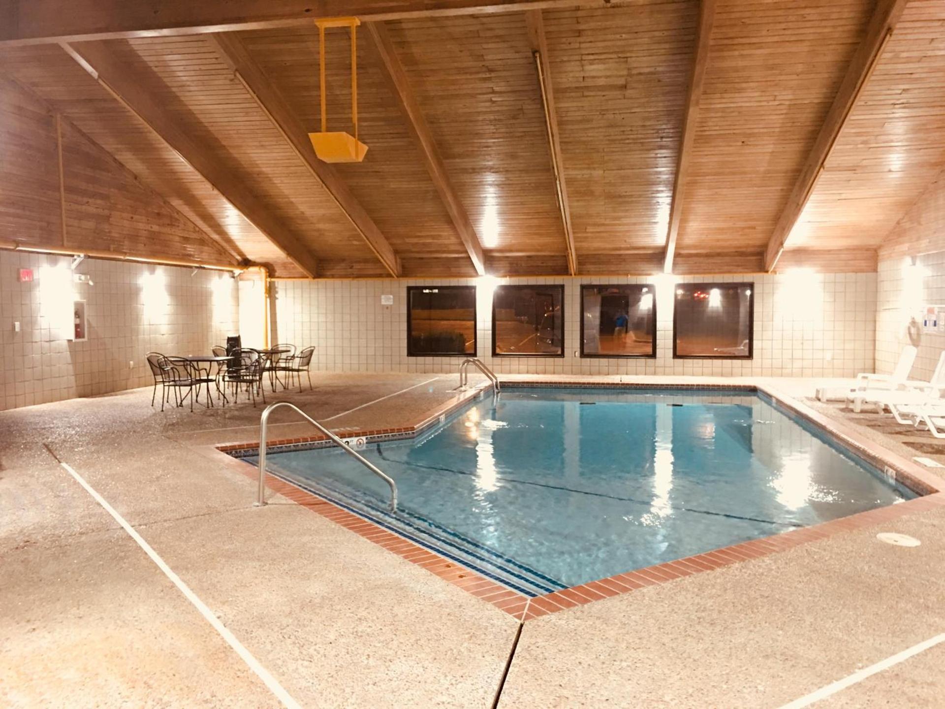 Regency Inn and Suites photo 3