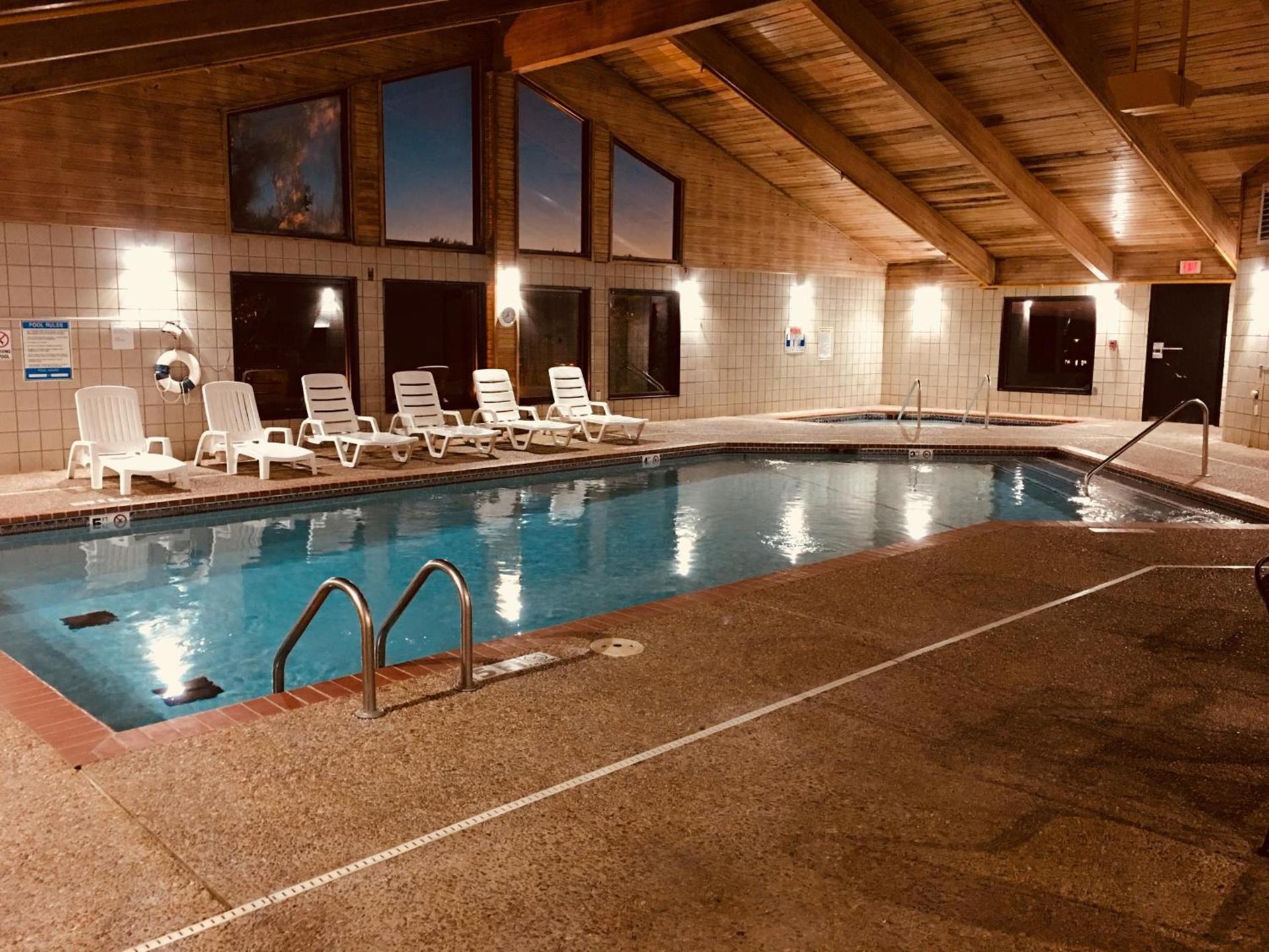 Regency Inn and Suites photo 5