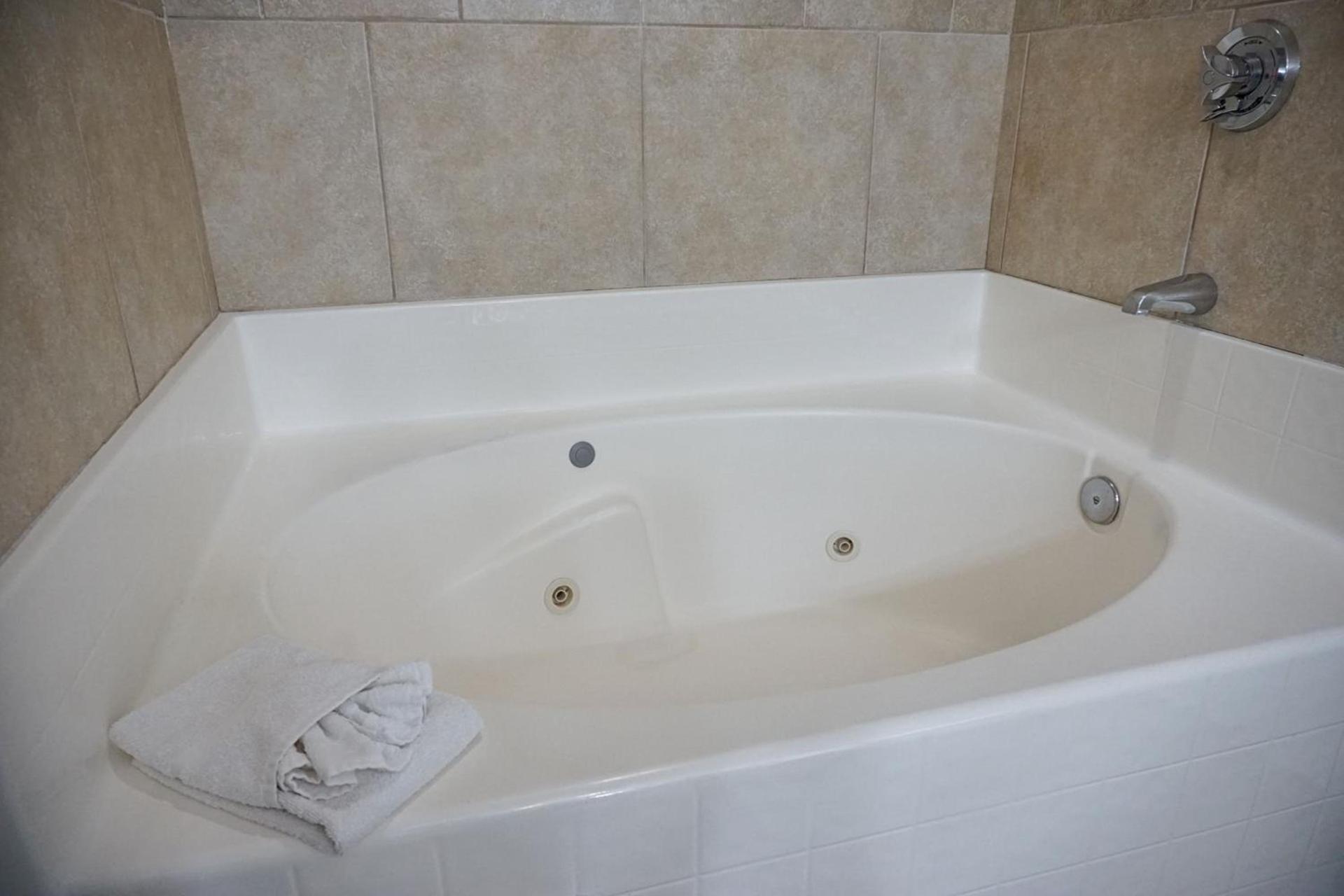 Country Inn & Suites by Radisson, Tampa-Brandon, FL photo 36