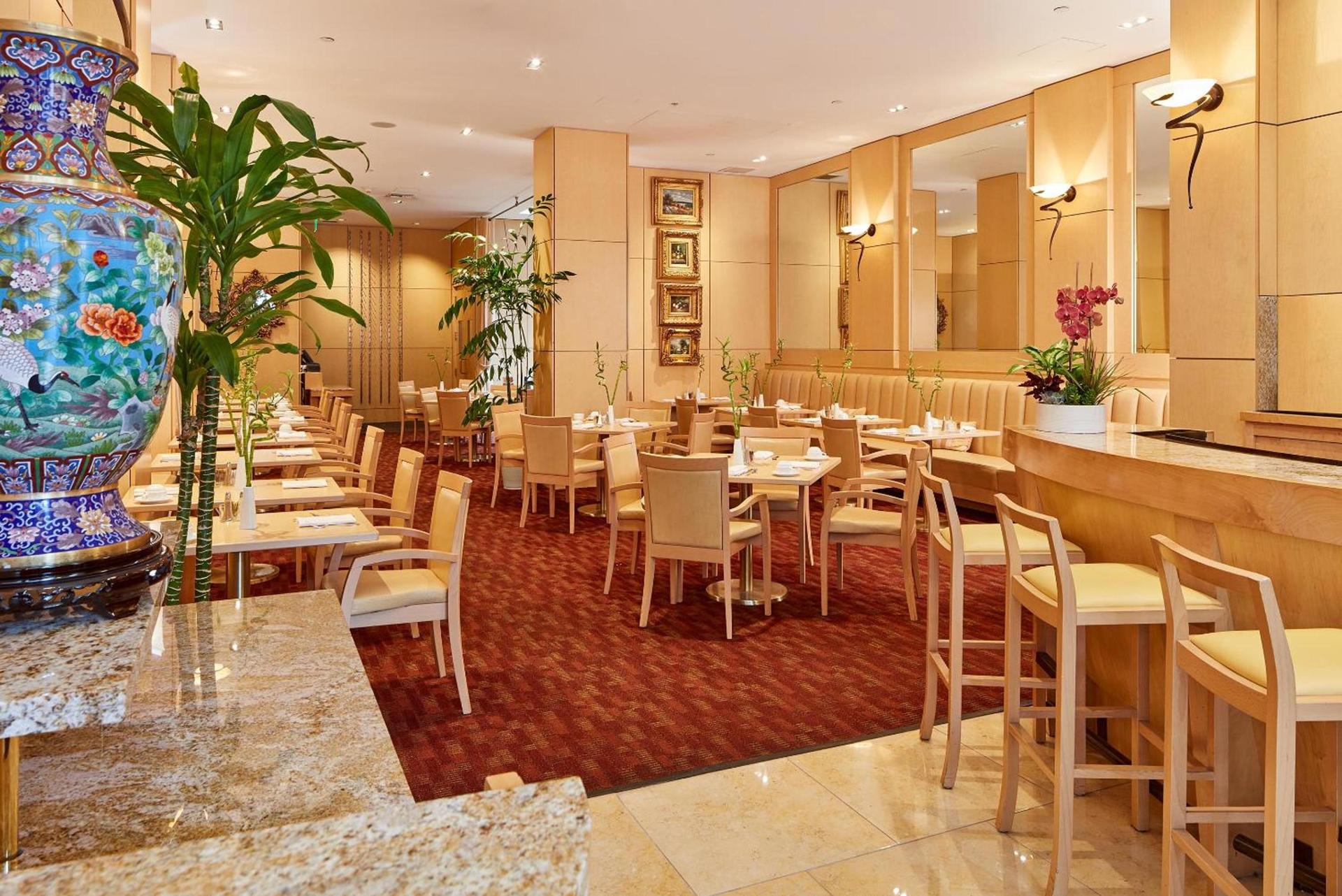 Orchard Garden Hotel photo 2