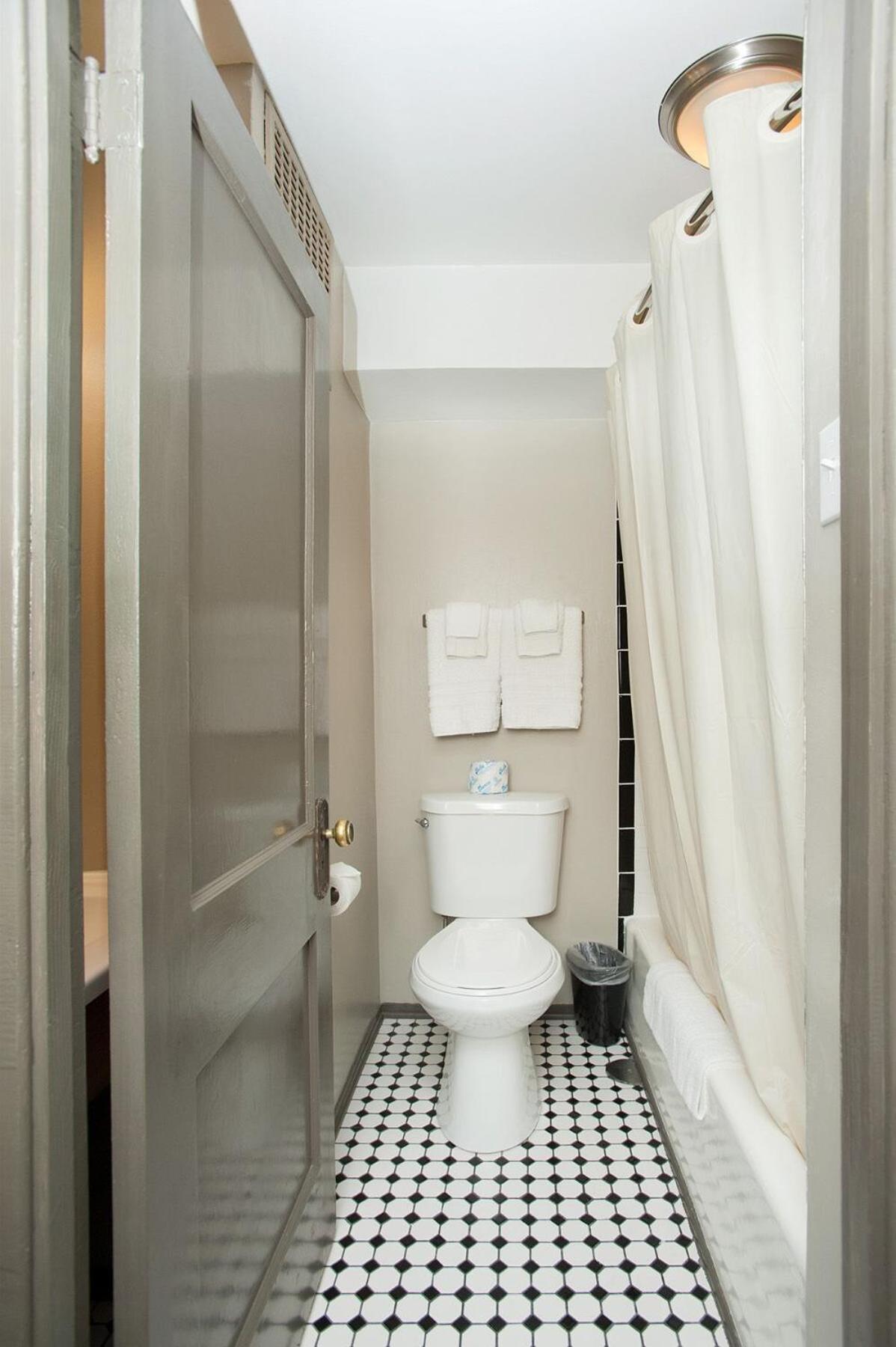 Gardner Hotel & Hostel photo 36