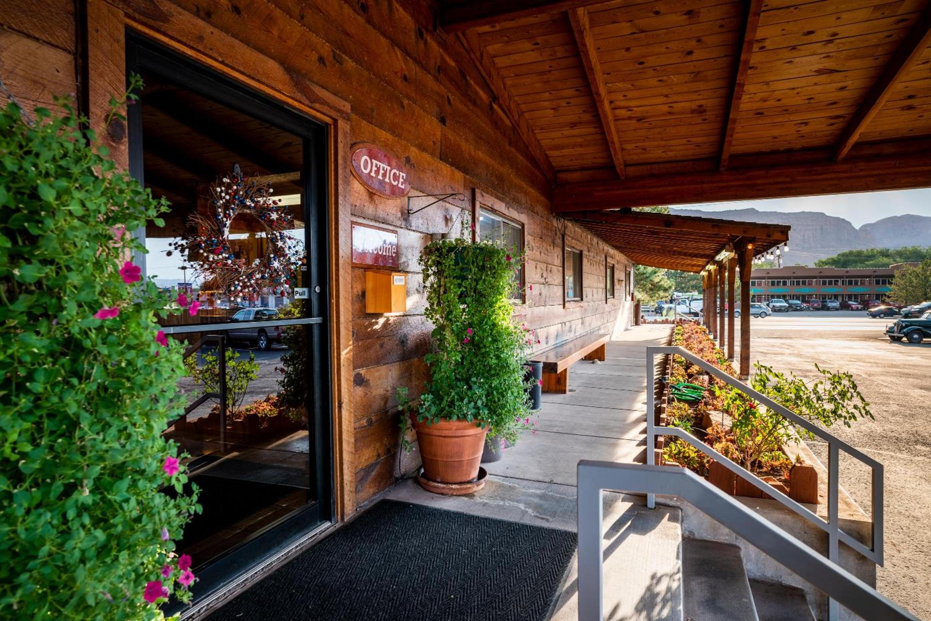 Red Stone Inn photo 3