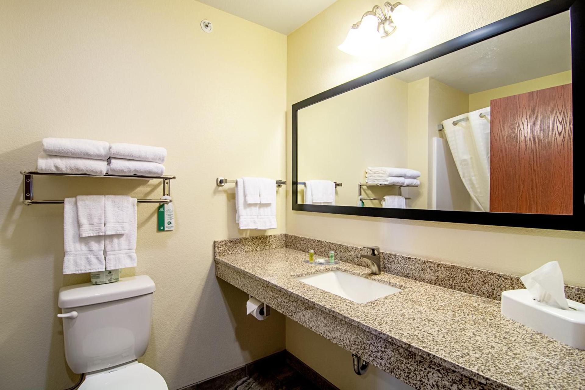 Cobblestone Hotel & Suites - Paxton photo 8