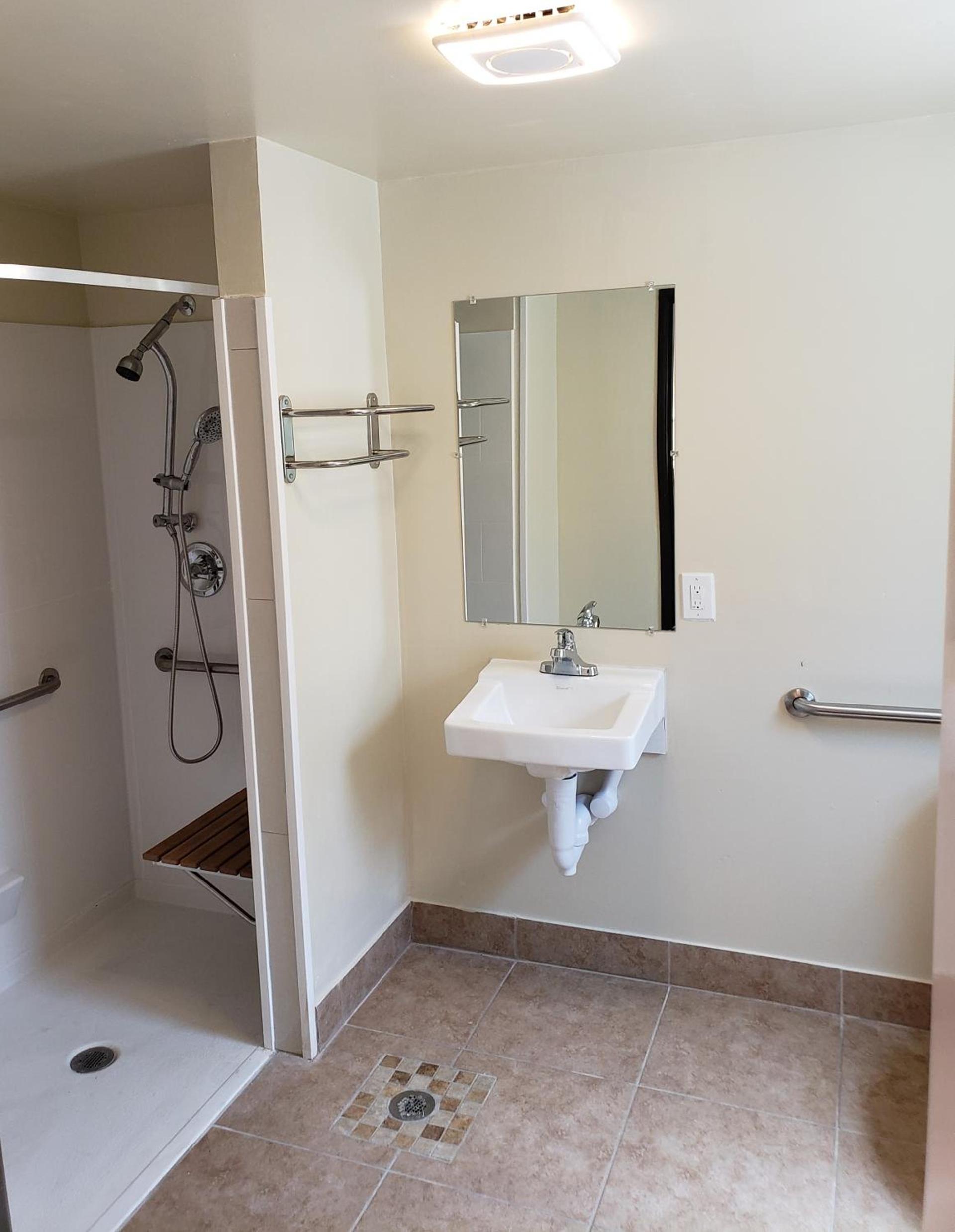 Anchor Pointe Inn photo 41