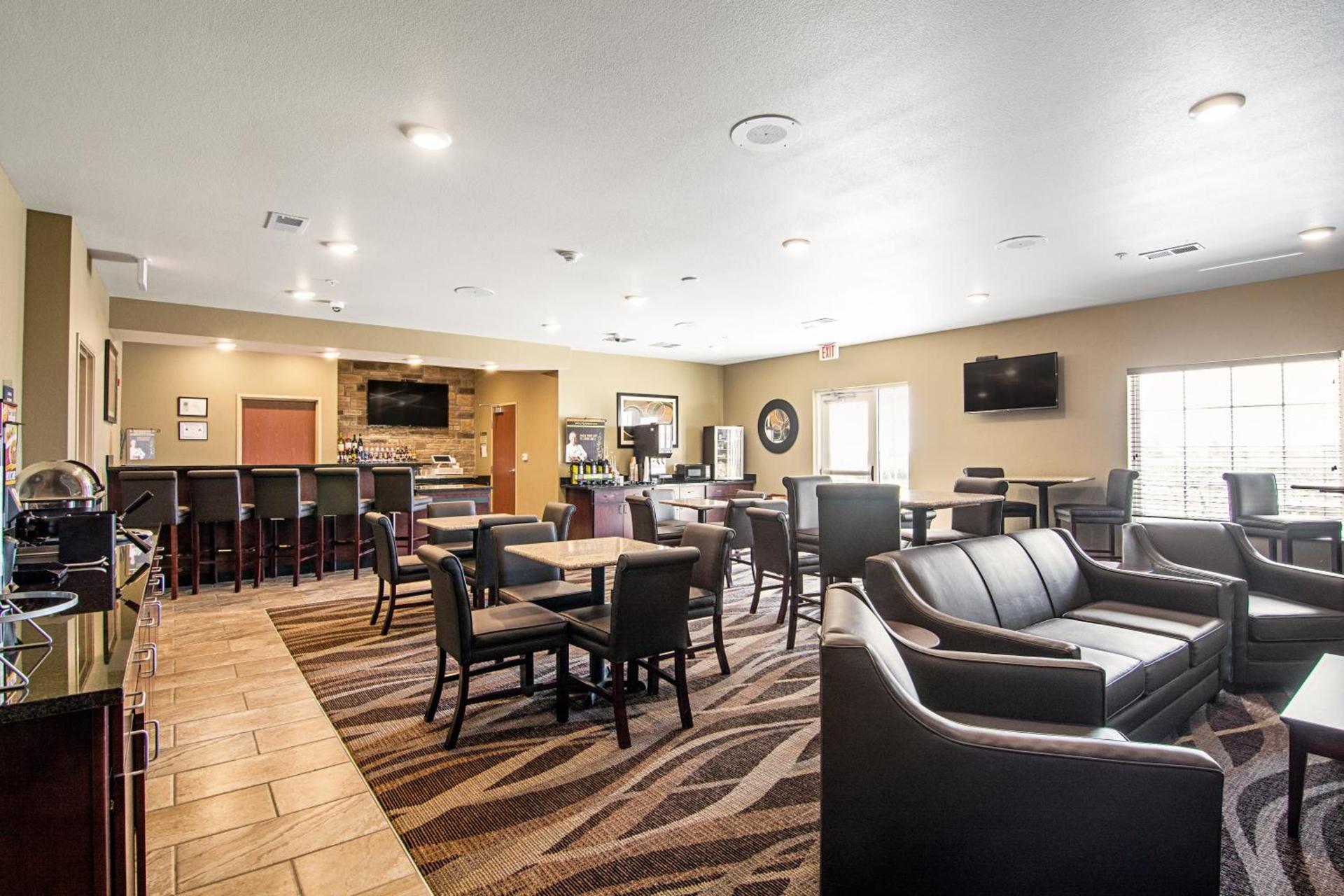 Cobblestone Hotel & Suites - Paxton photo 3