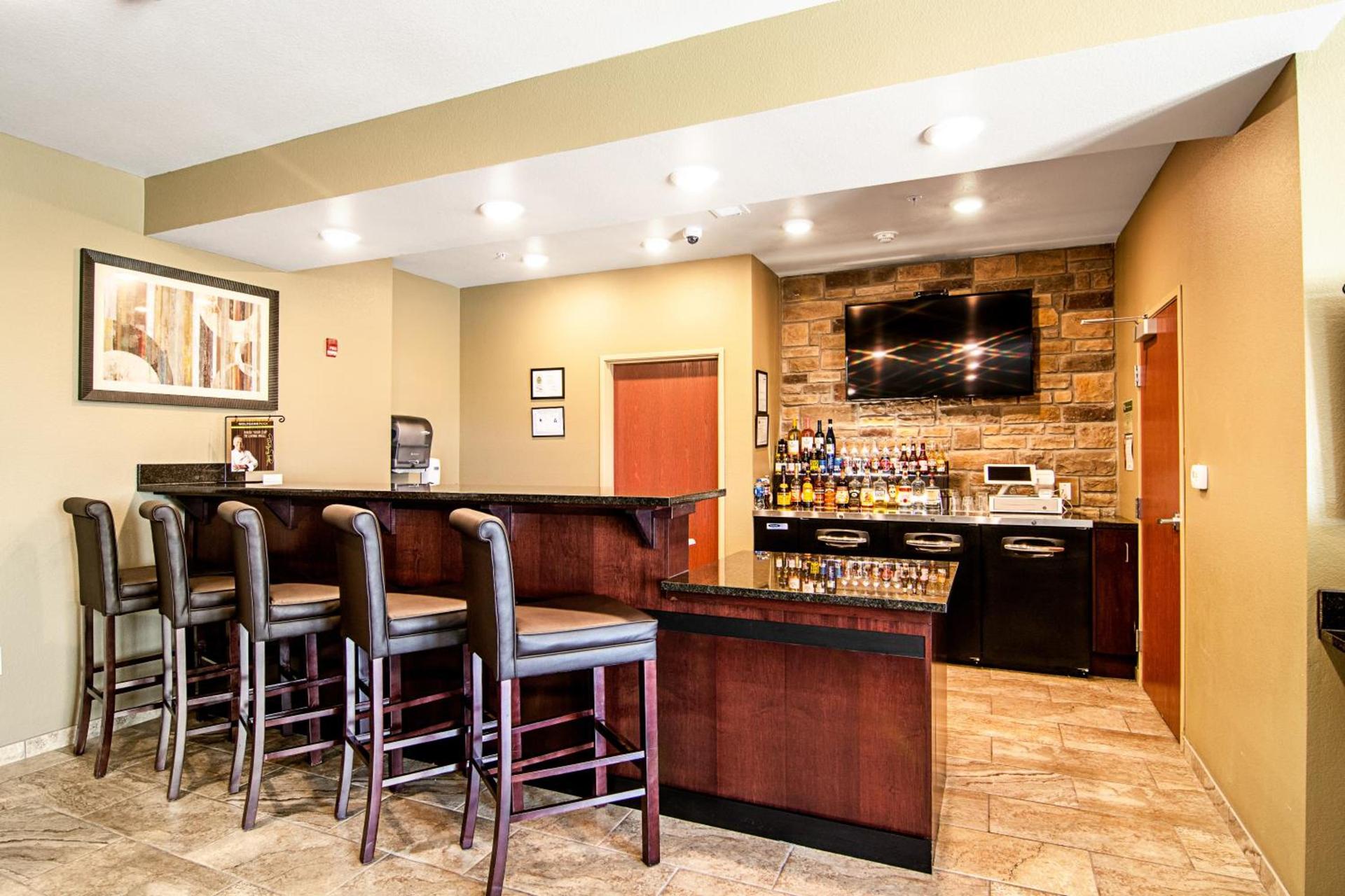 Cobblestone Hotel & Suites - Paxton photo 5