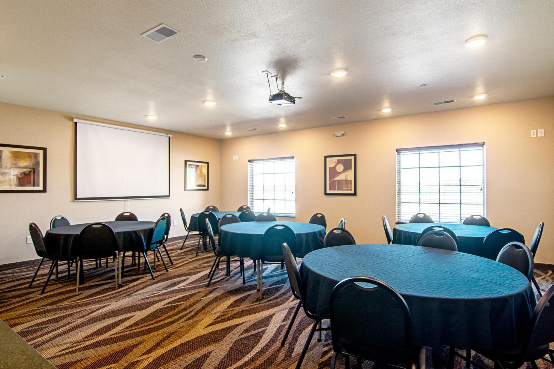 Cobblestone Hotel & Suites - Paxton photo 31