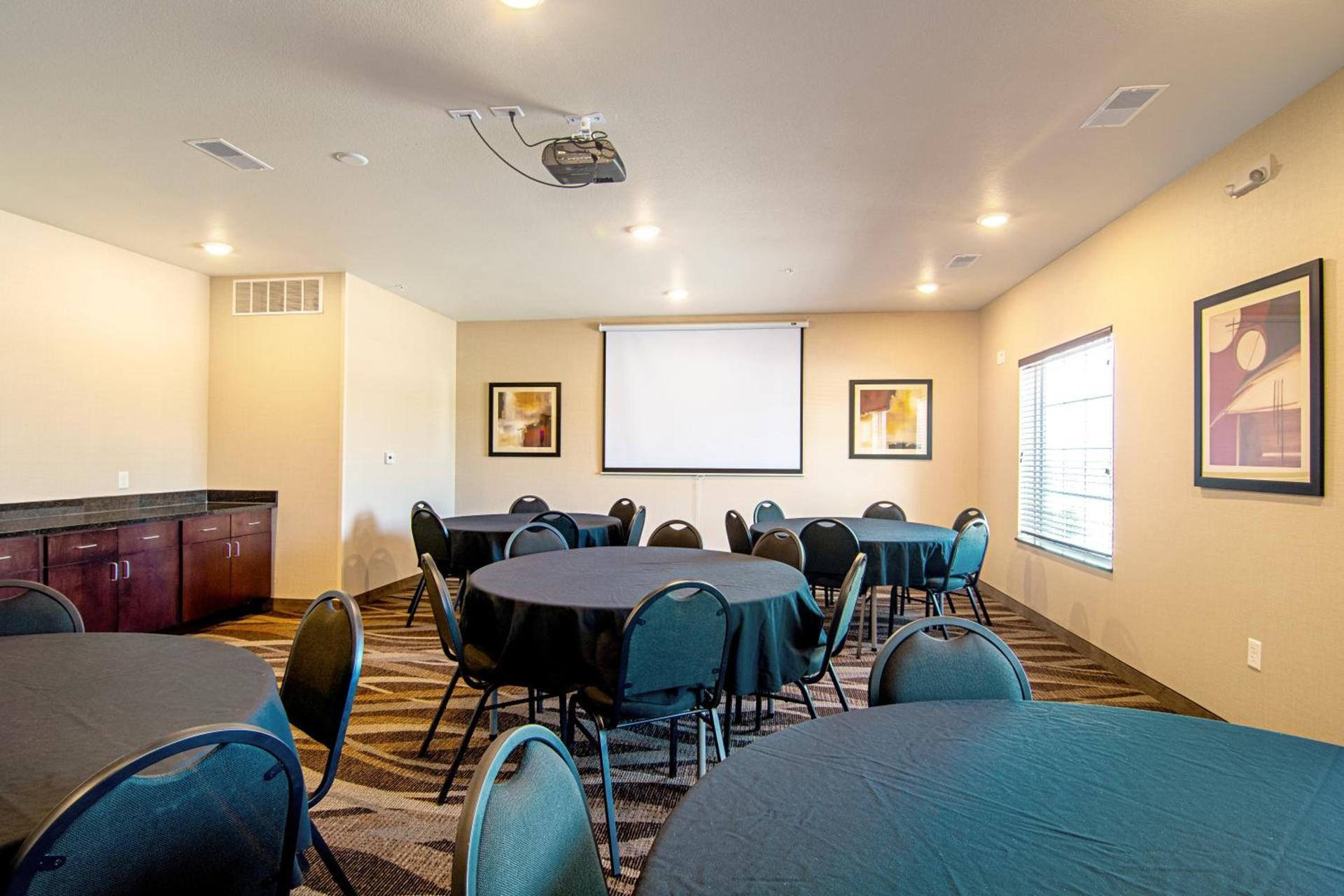 Cobblestone Hotel & Suites - Paxton photo 32