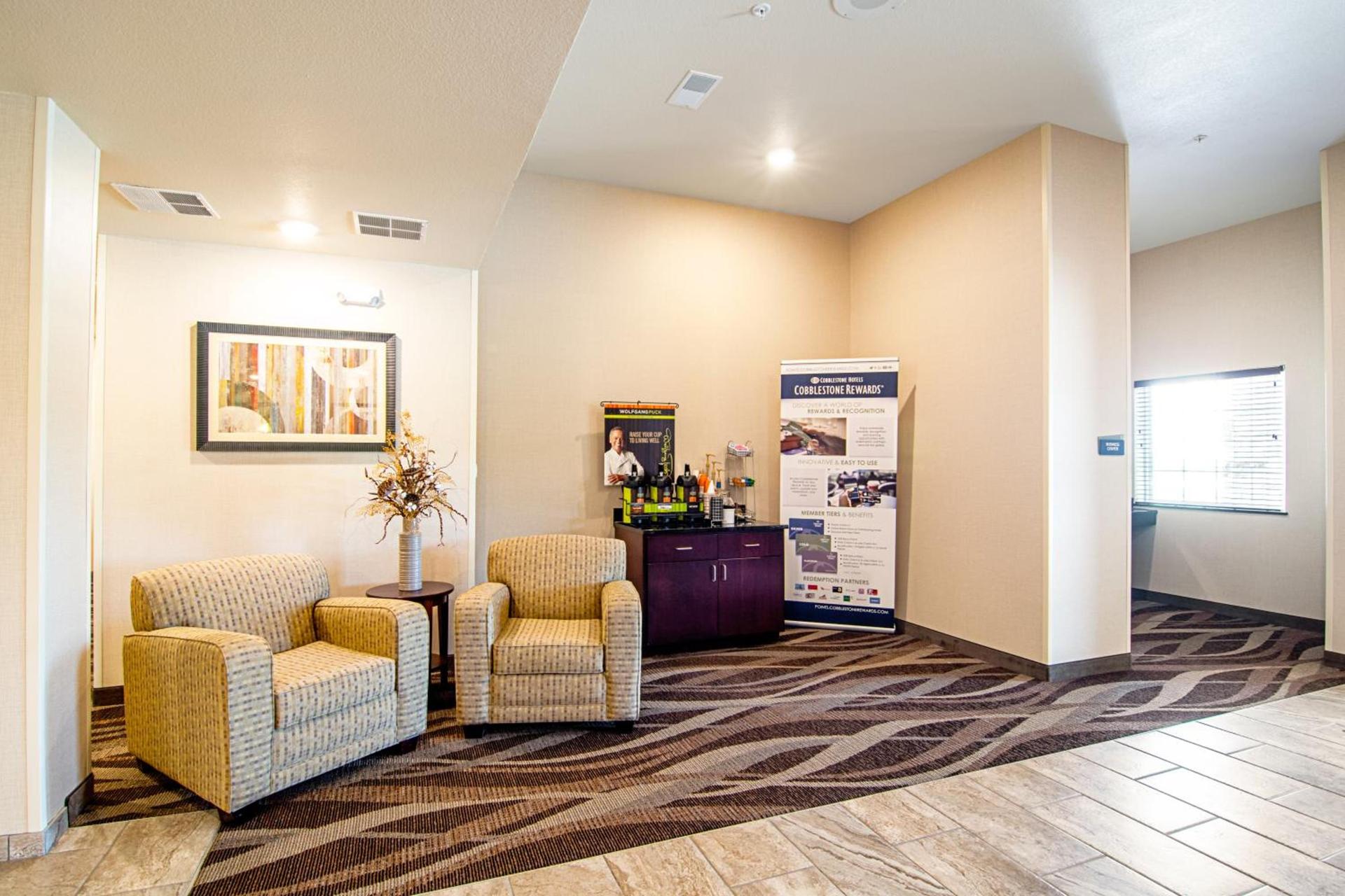 Cobblestone Hotel & Suites - Paxton photo 17