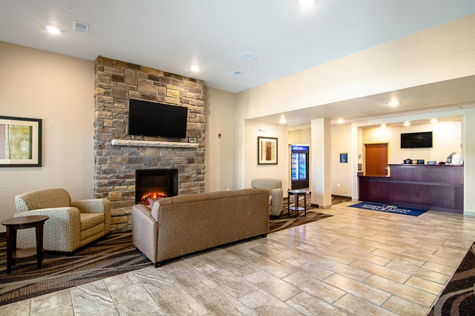 Cobblestone Hotel & Suites - Paxton photo 2