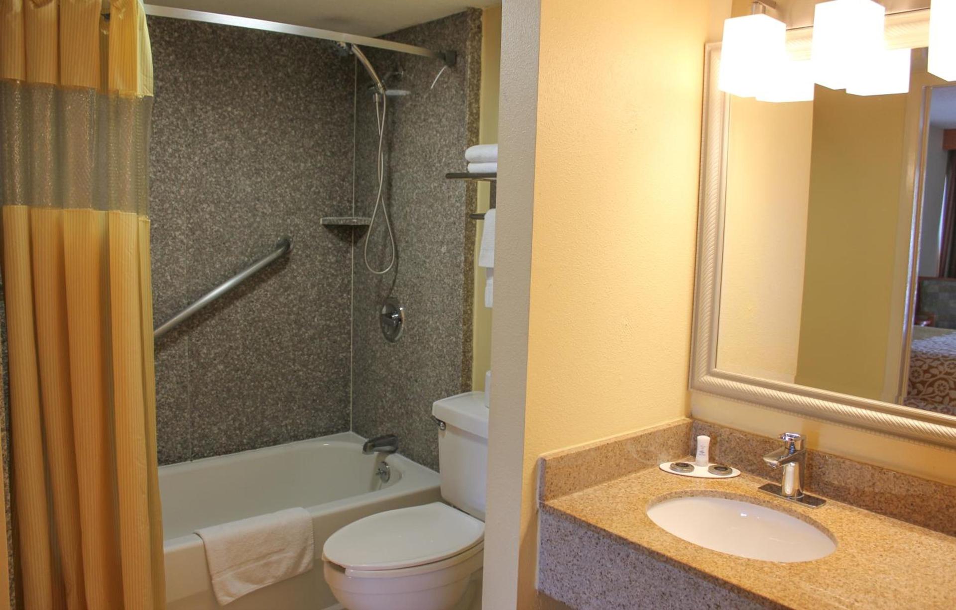 Rose Garden Inn & Suites Thomasville photo 11