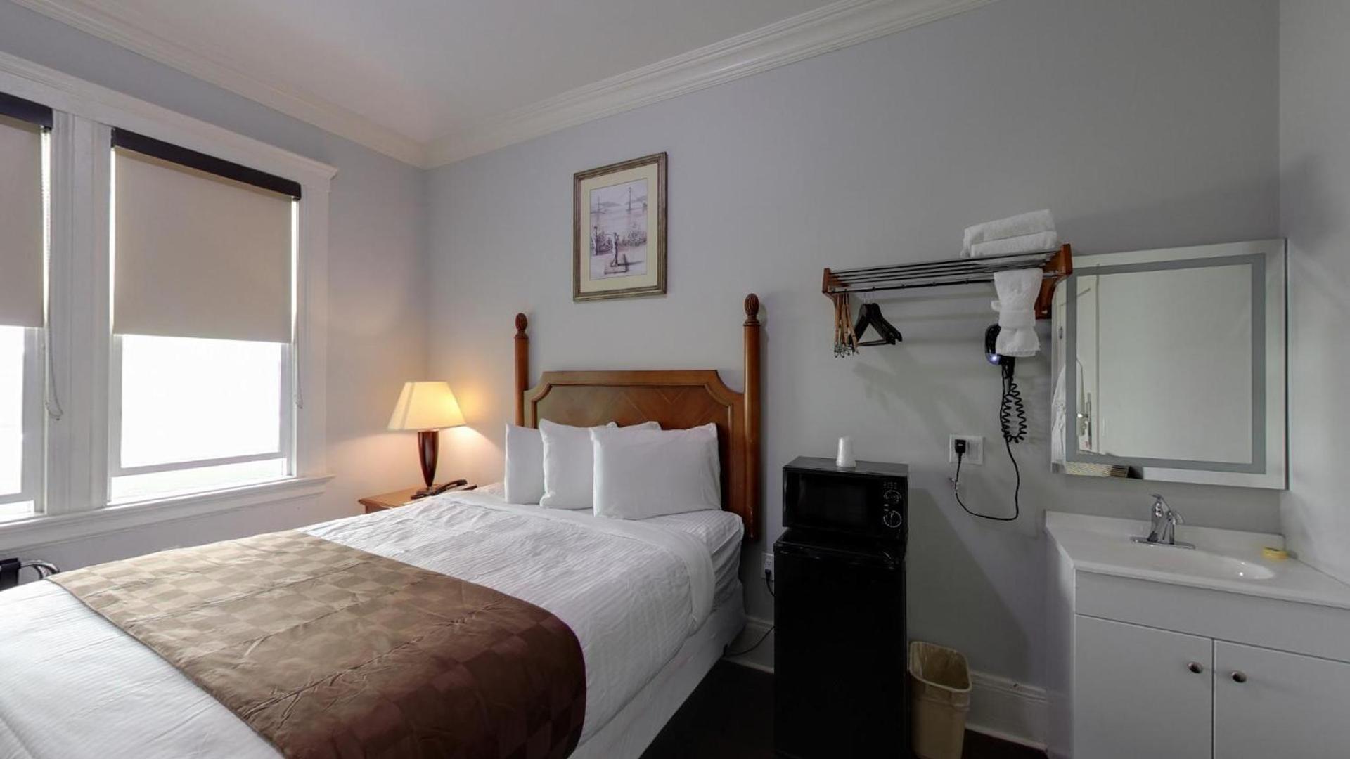 Warfield Hotel photo 26