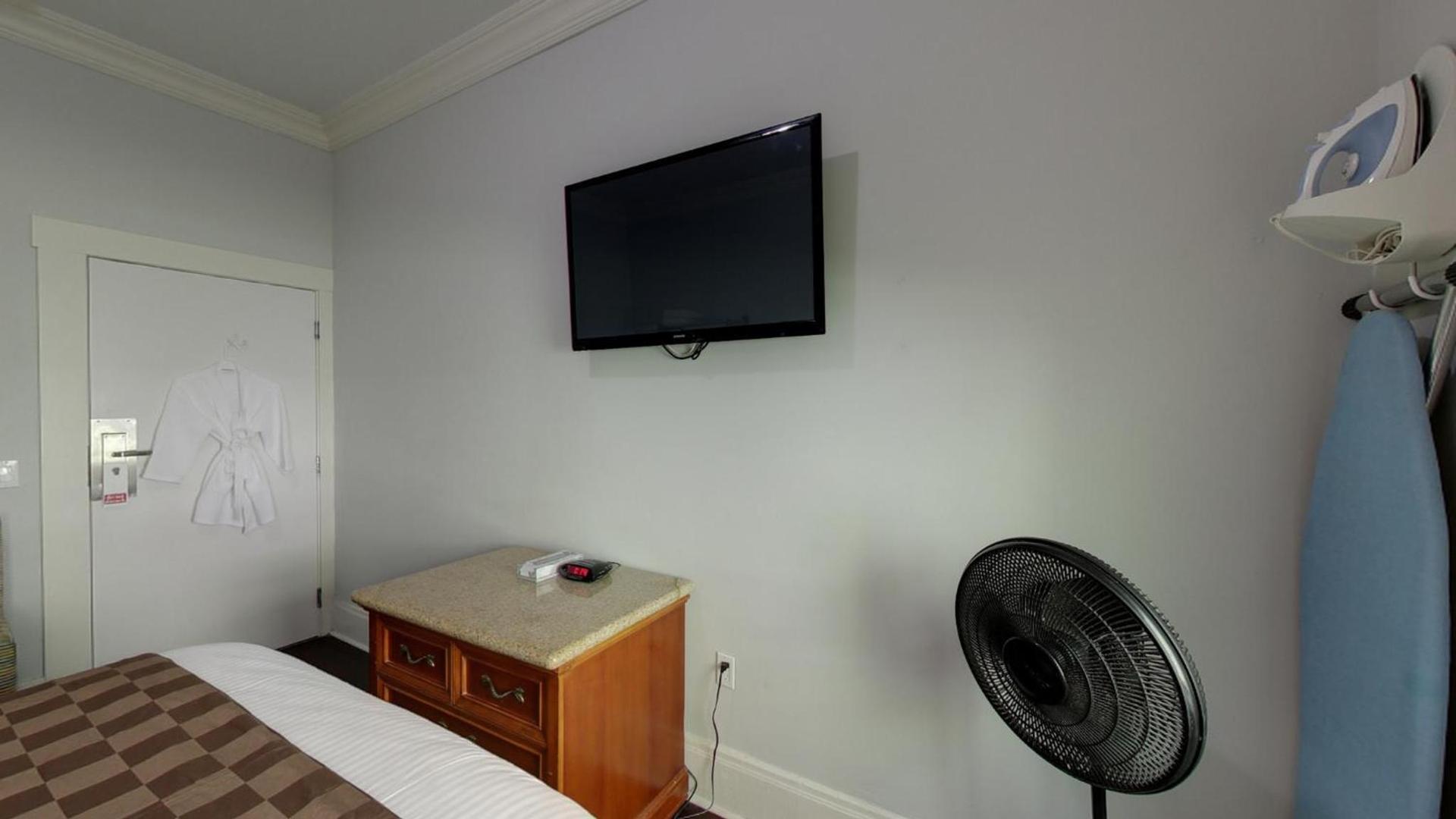 Warfield Hotel photo 18