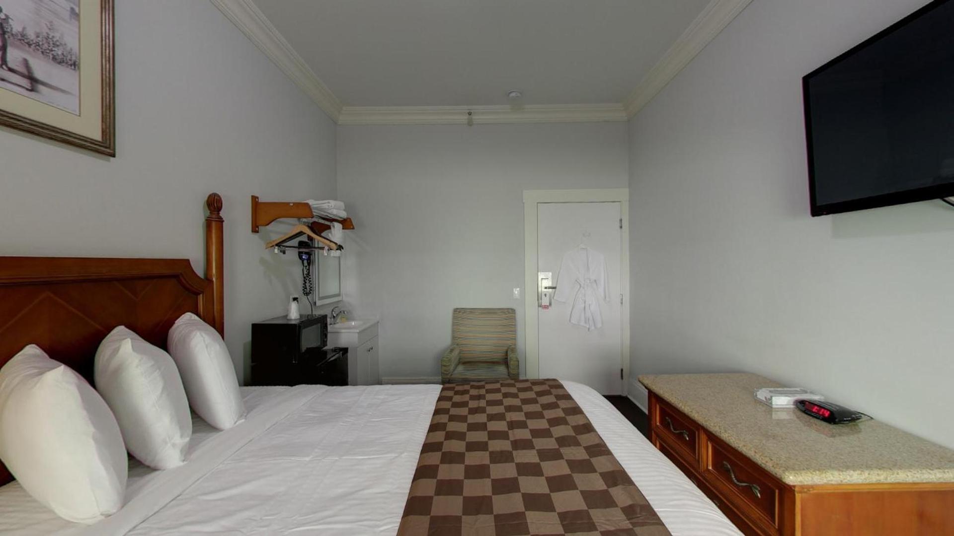 Warfield Hotel photo 19