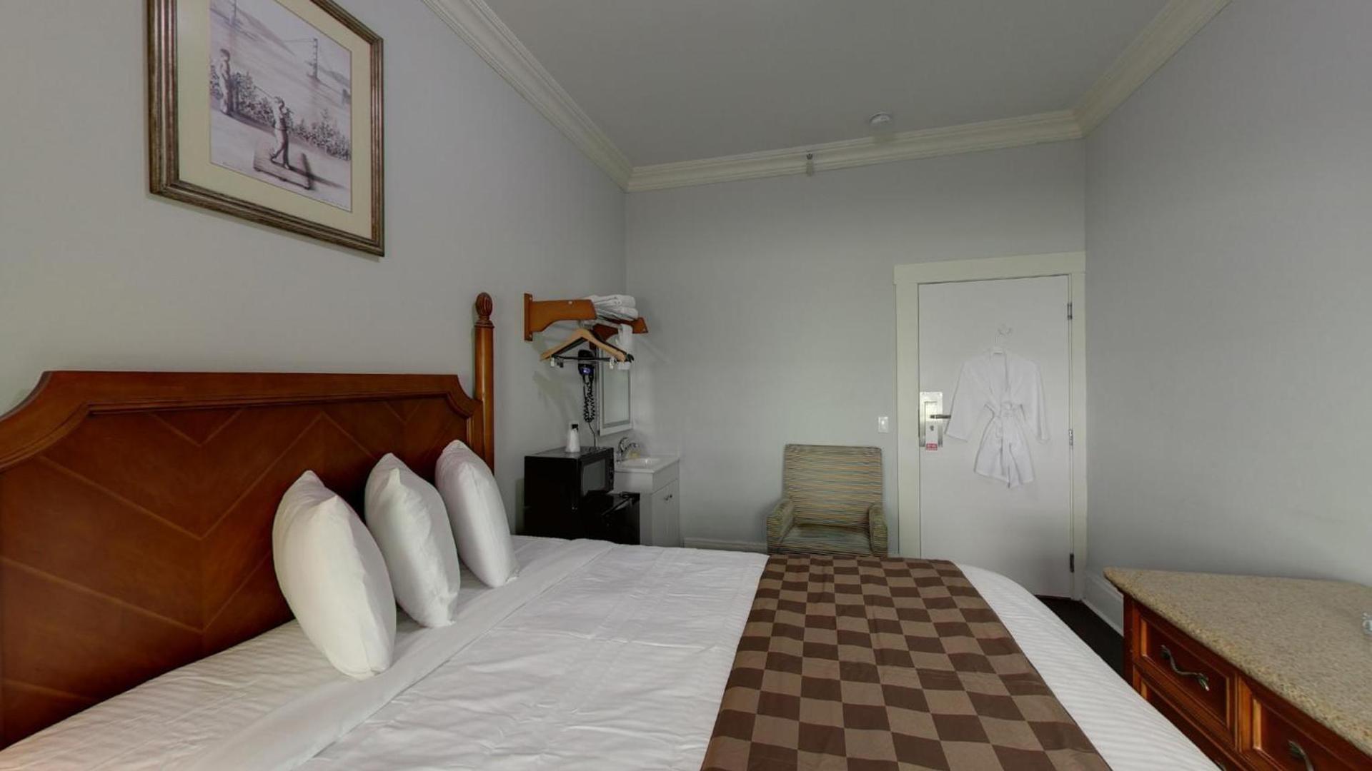 Warfield Hotel photo 20