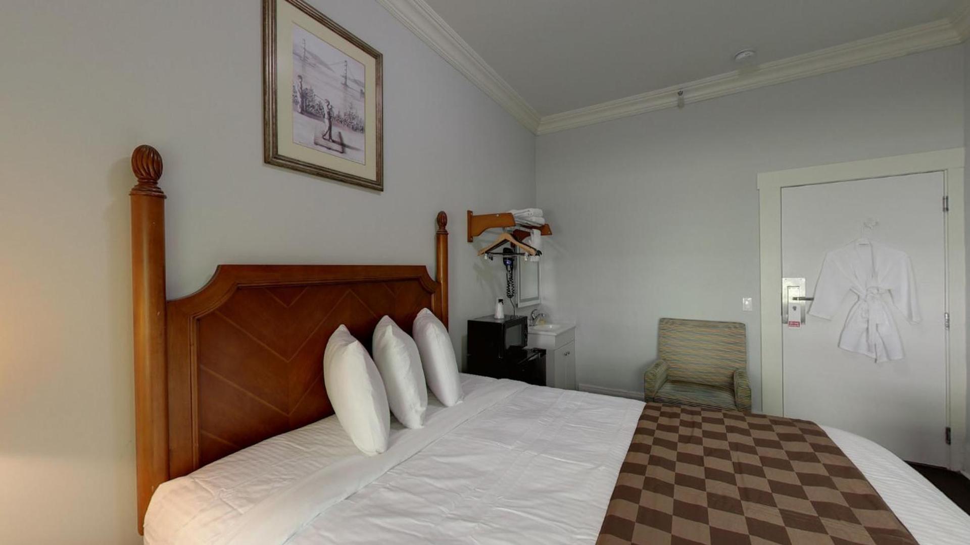 Warfield Hotel photo 21