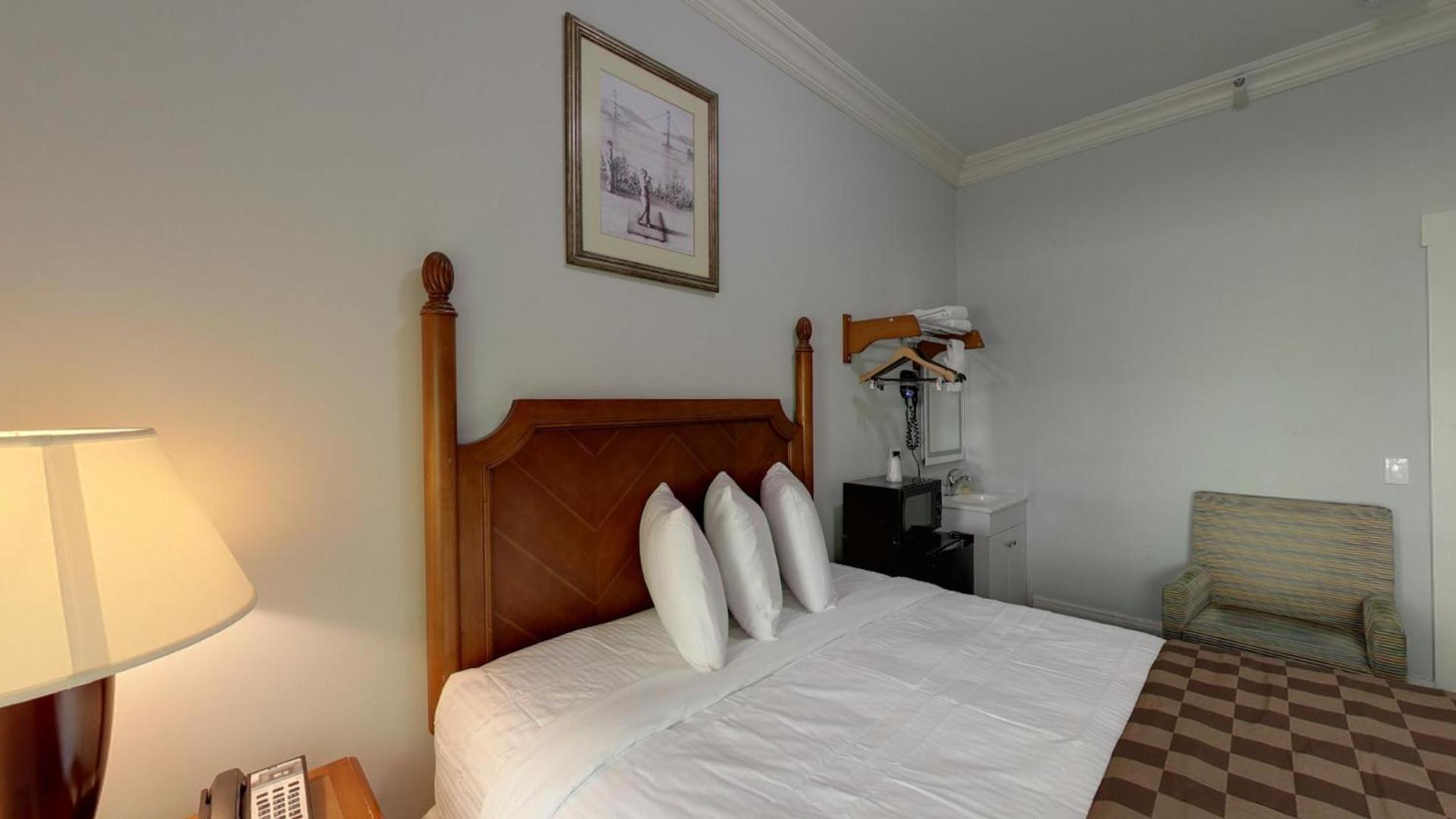 Warfield Hotel photo 22