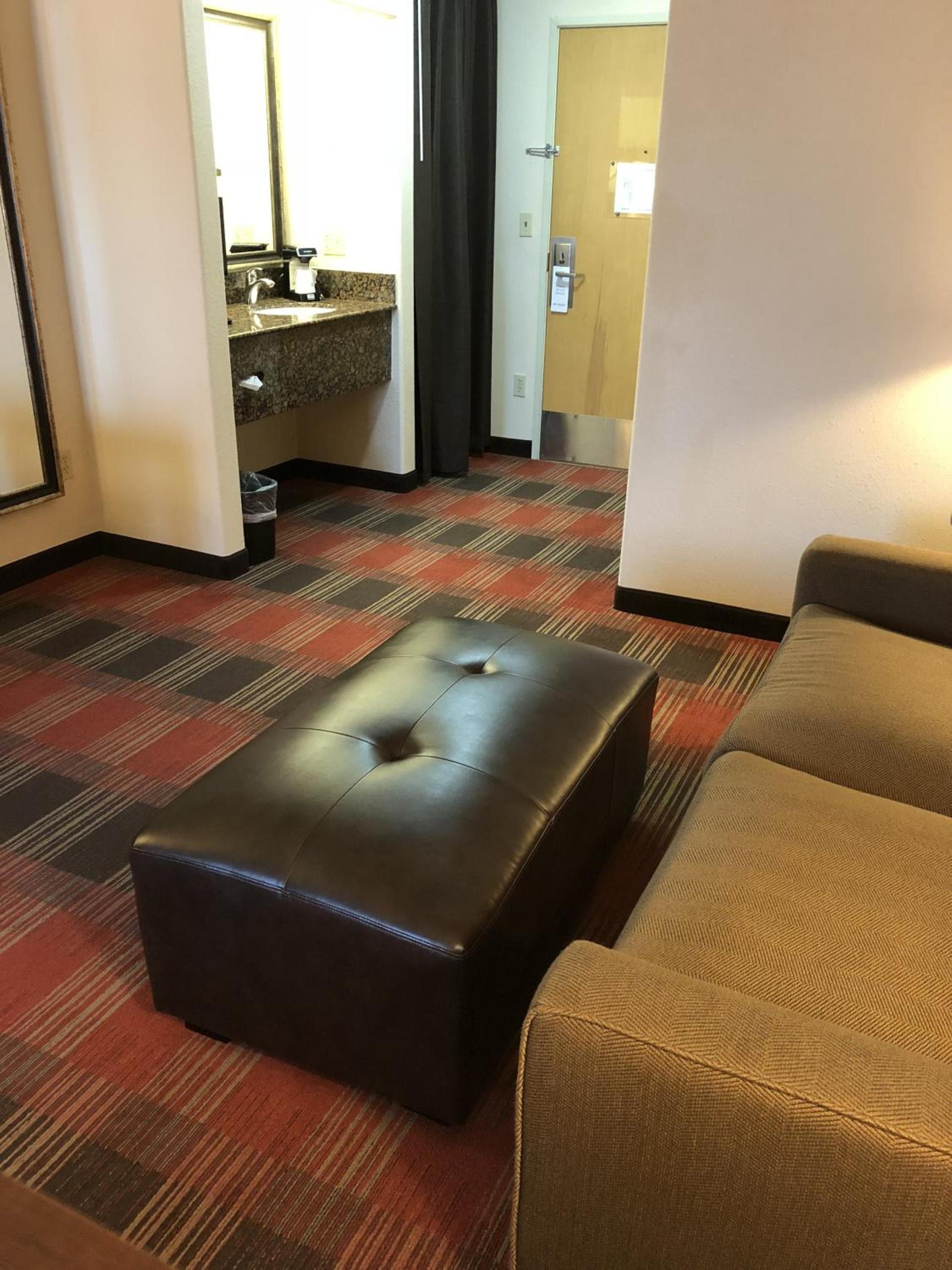 Best Western Dallas Inn & Suites photo 27