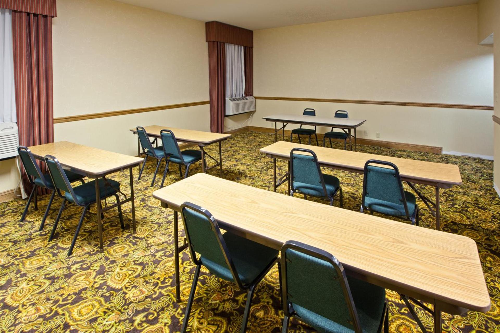 Quality Inn & Suites photo 37