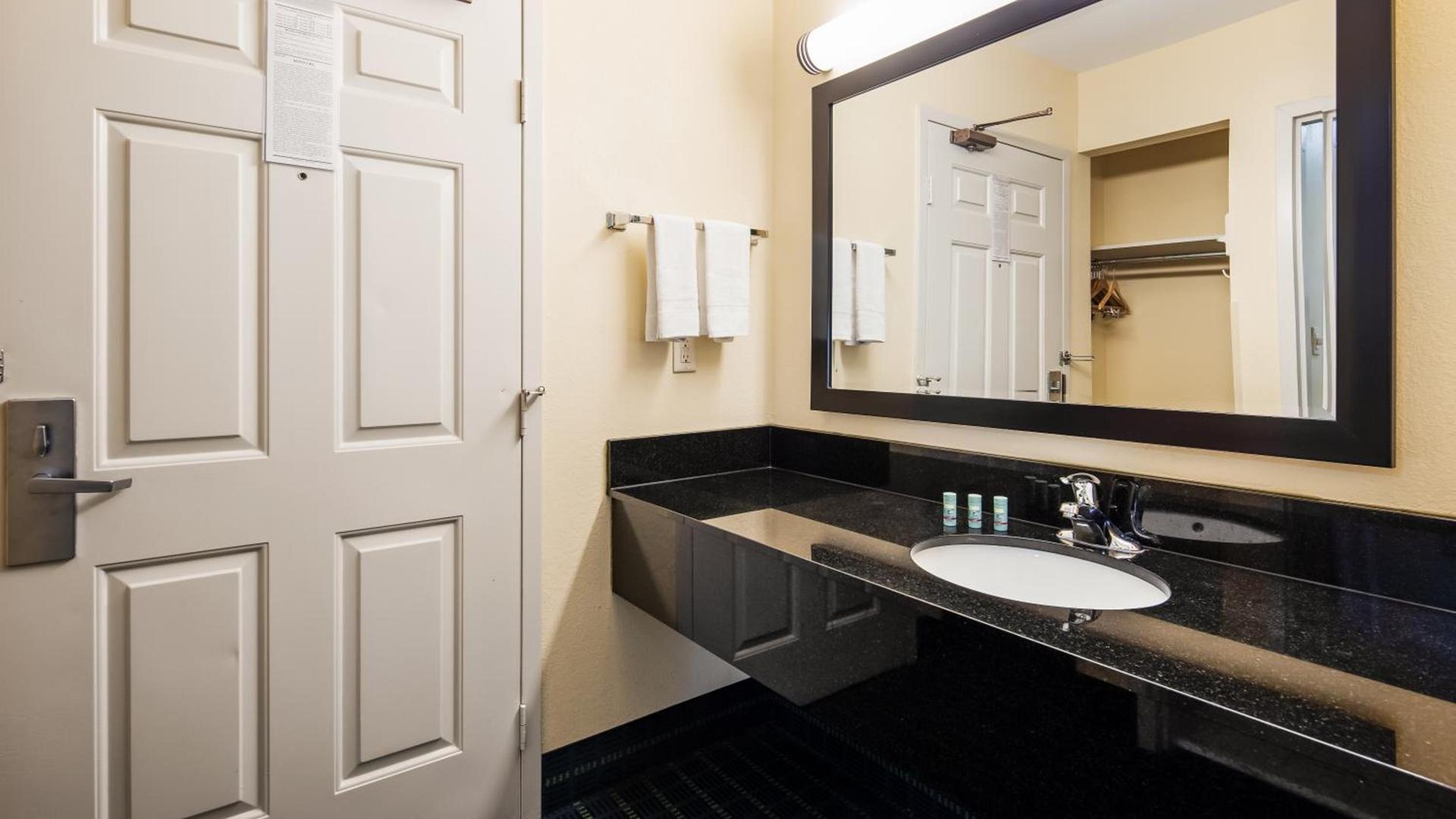 Best Western Parkside Inn photo 38
