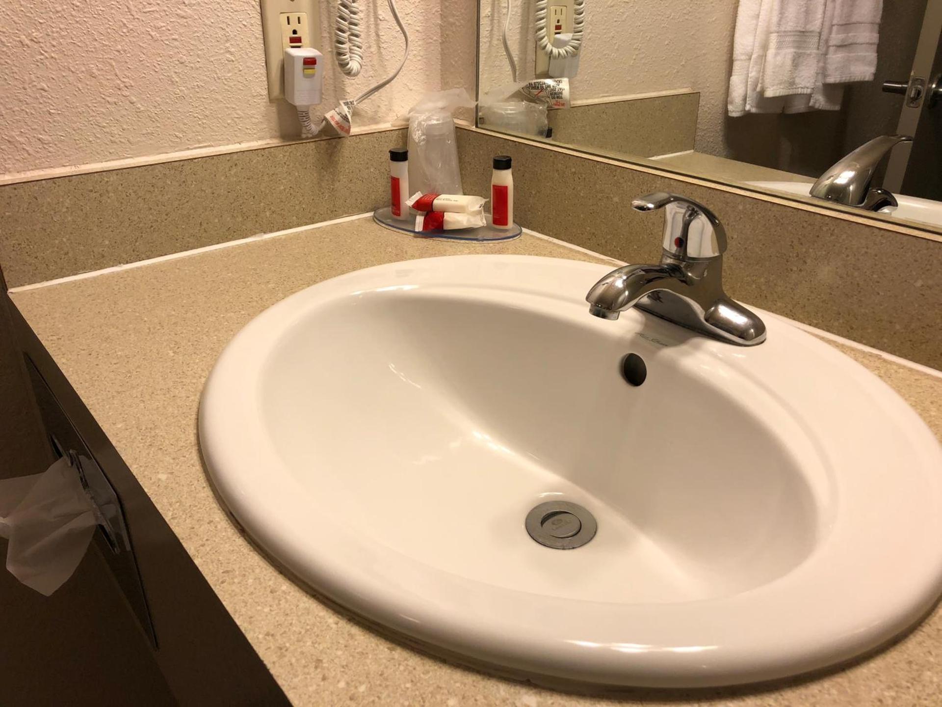 Howard Johnson by Wyndham Salem photo 38