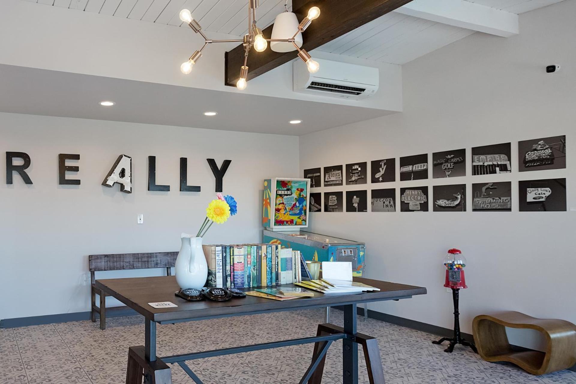 Hotel McCoy Tucson - Art, Coffee, Beer, Wine, Pool photo 20