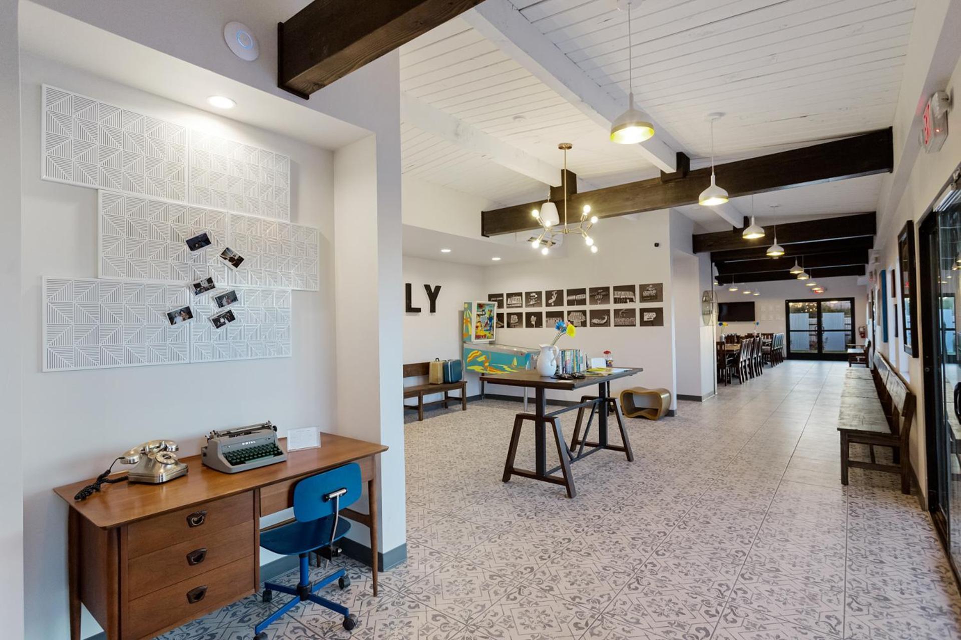 Hotel McCoy Tucson - Art, Coffee, Beer, Wine, Pool photo 41