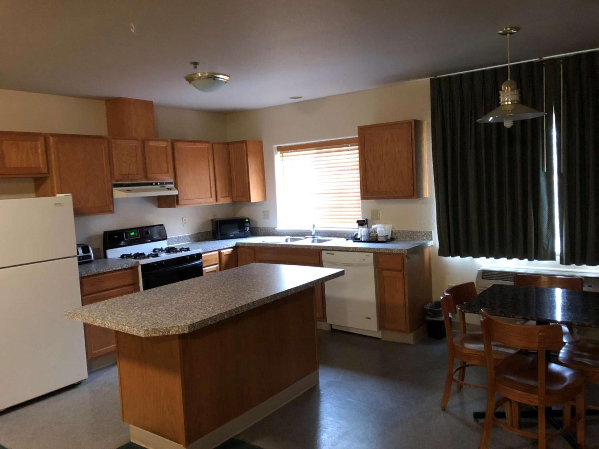 Best Western Dallas Inn & Suites photo 12