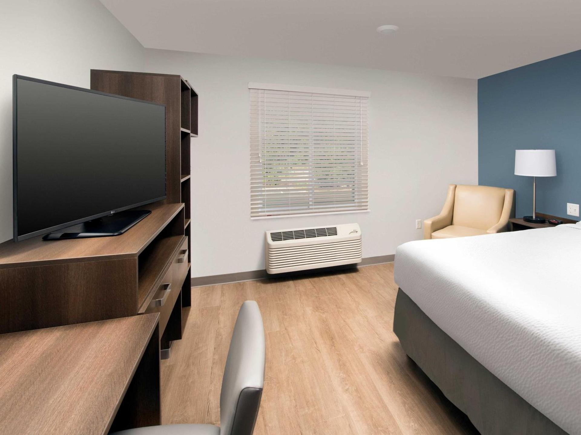 WoodSpring Suites Fargo North Near NDSU photo 7