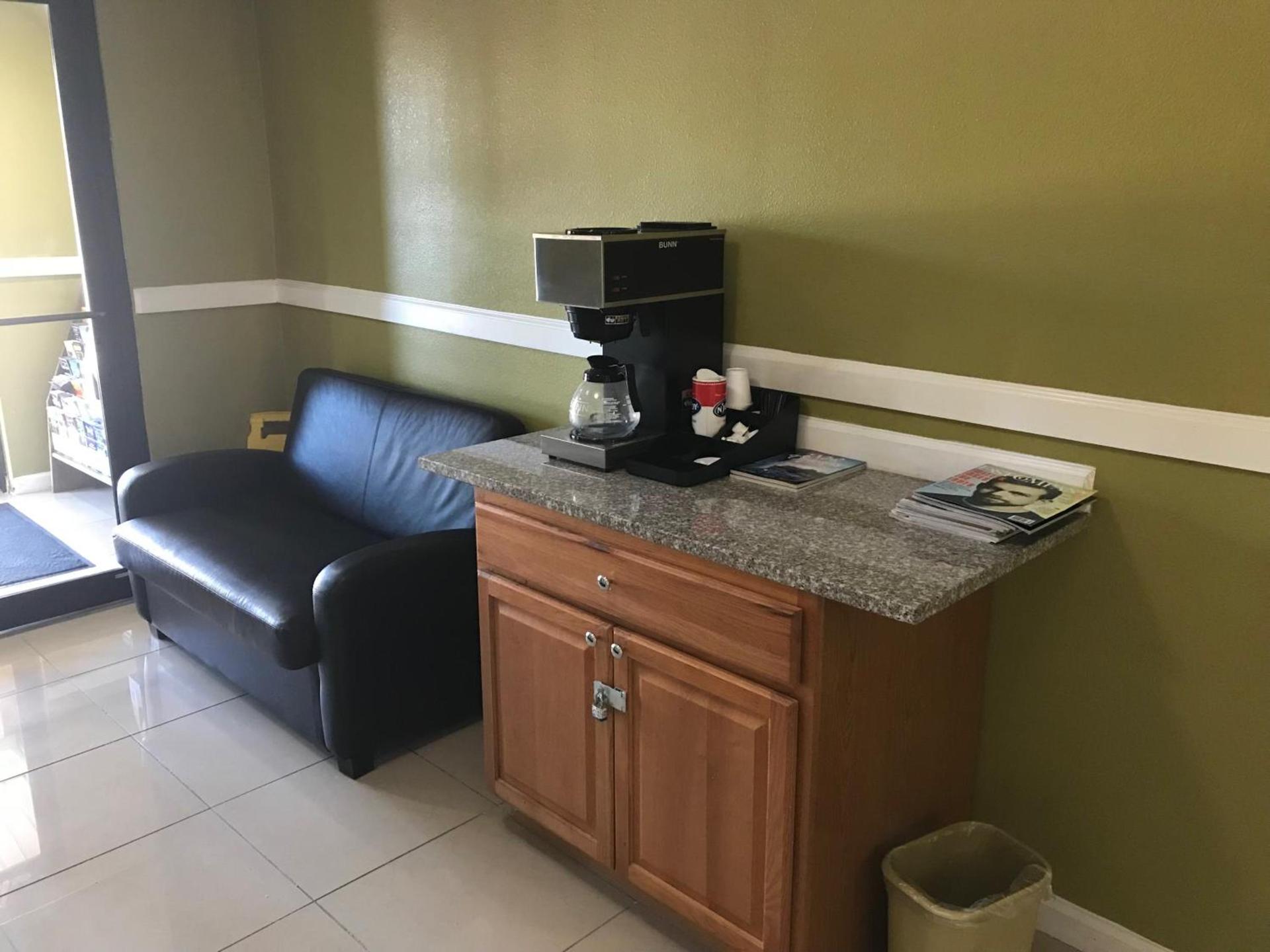 Paradise Inn & Suites photo 4