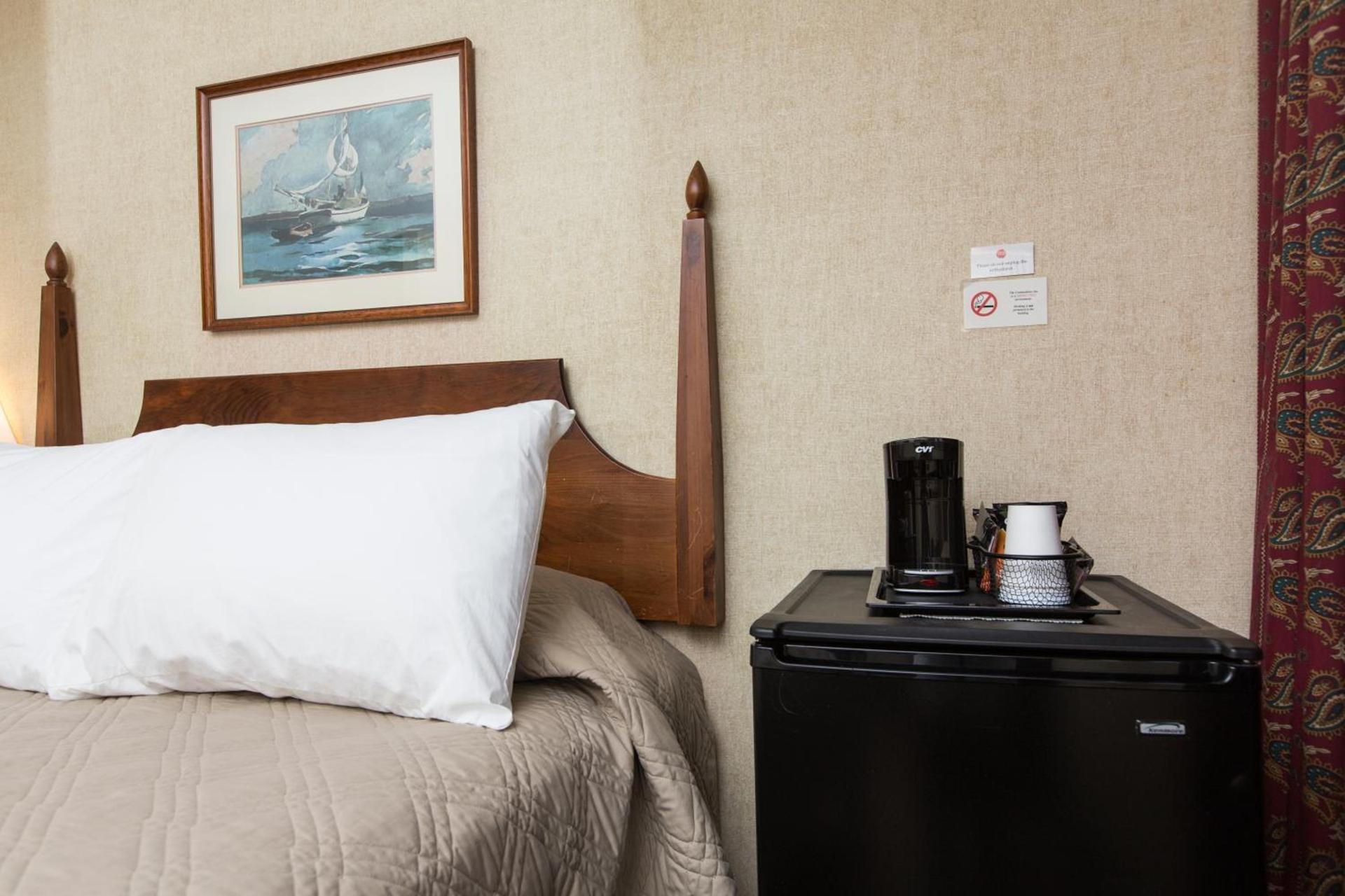 Commodores Inn photo 46