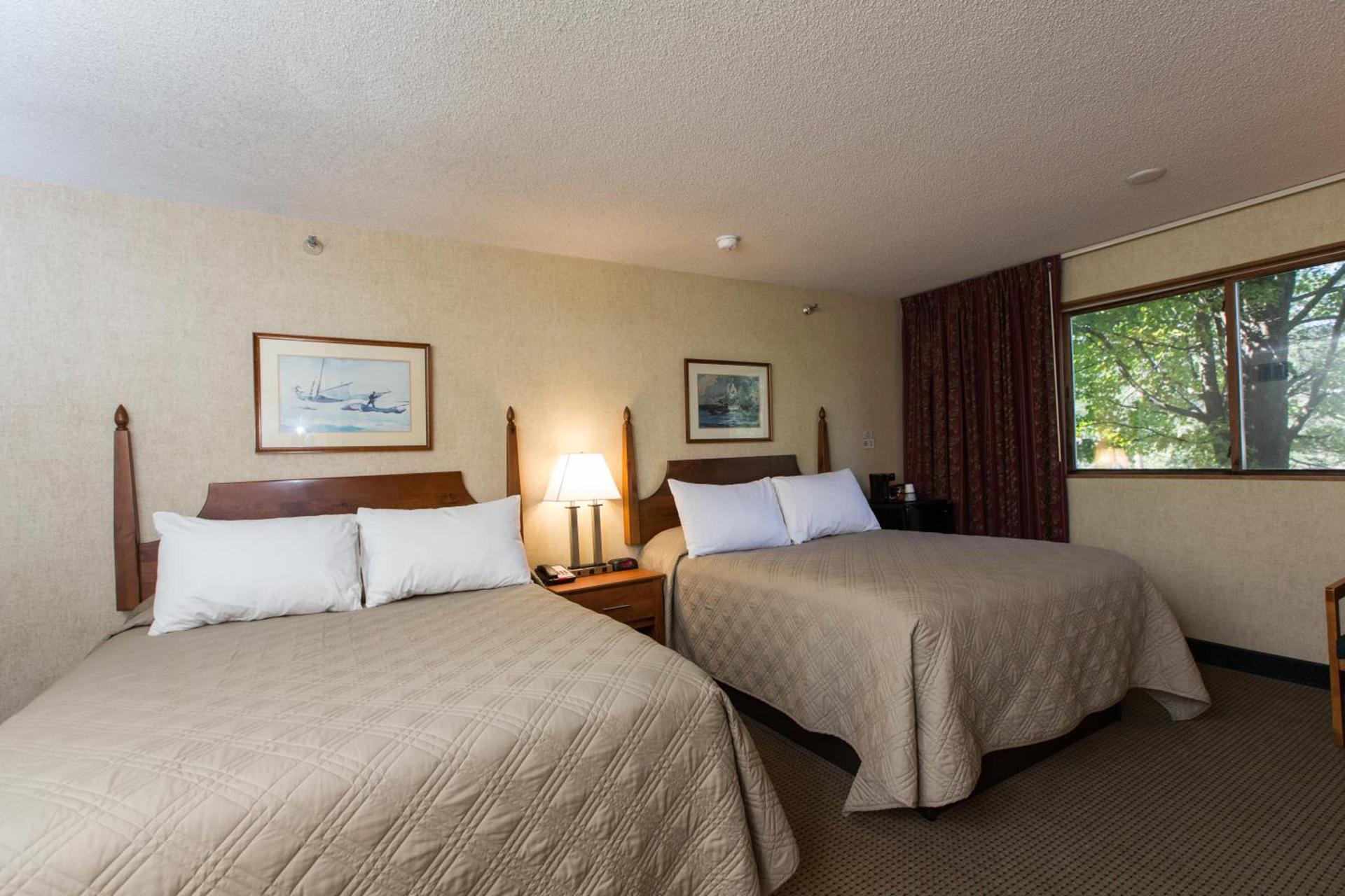 Commodores Inn photo 50