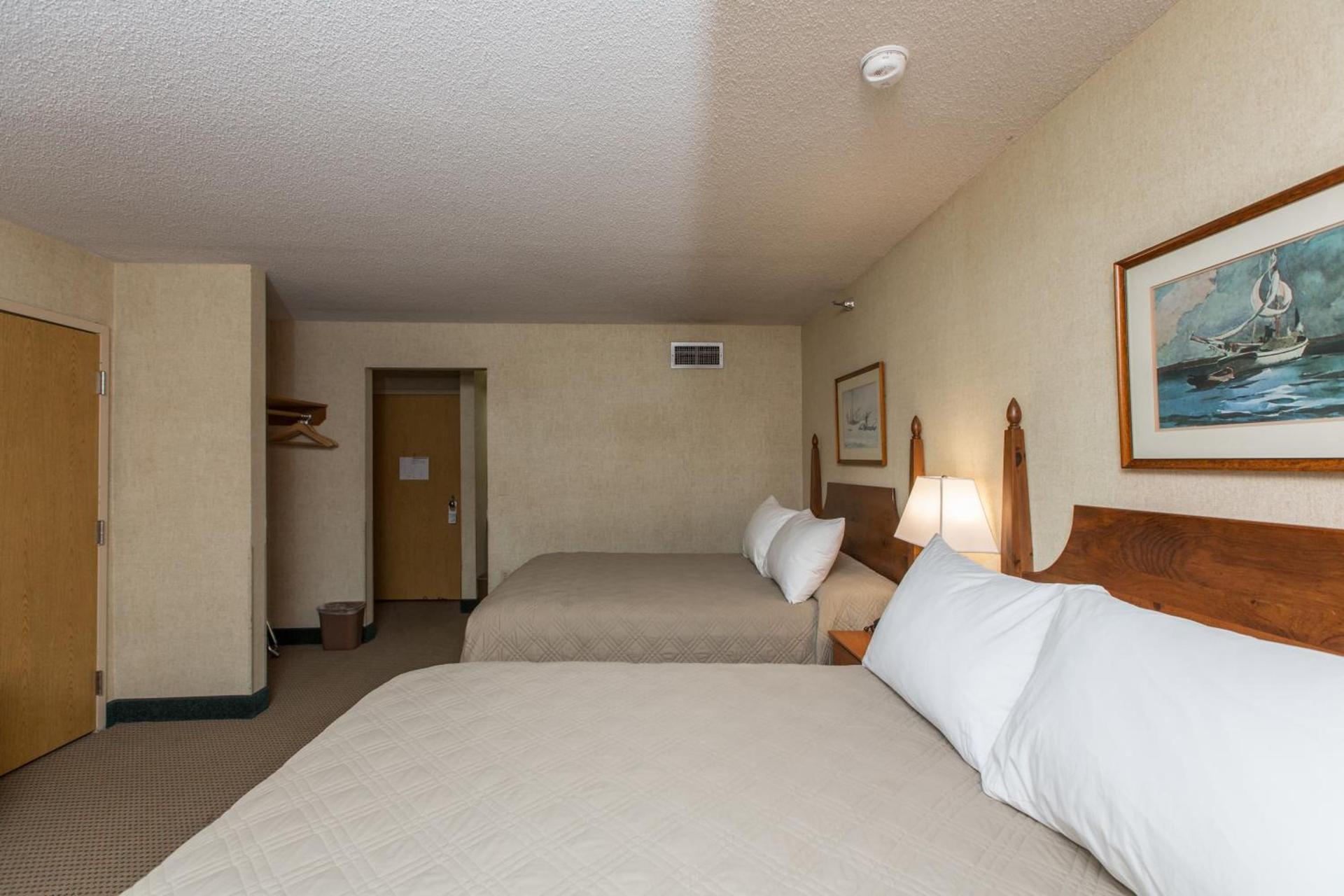 Commodores Inn photo 55