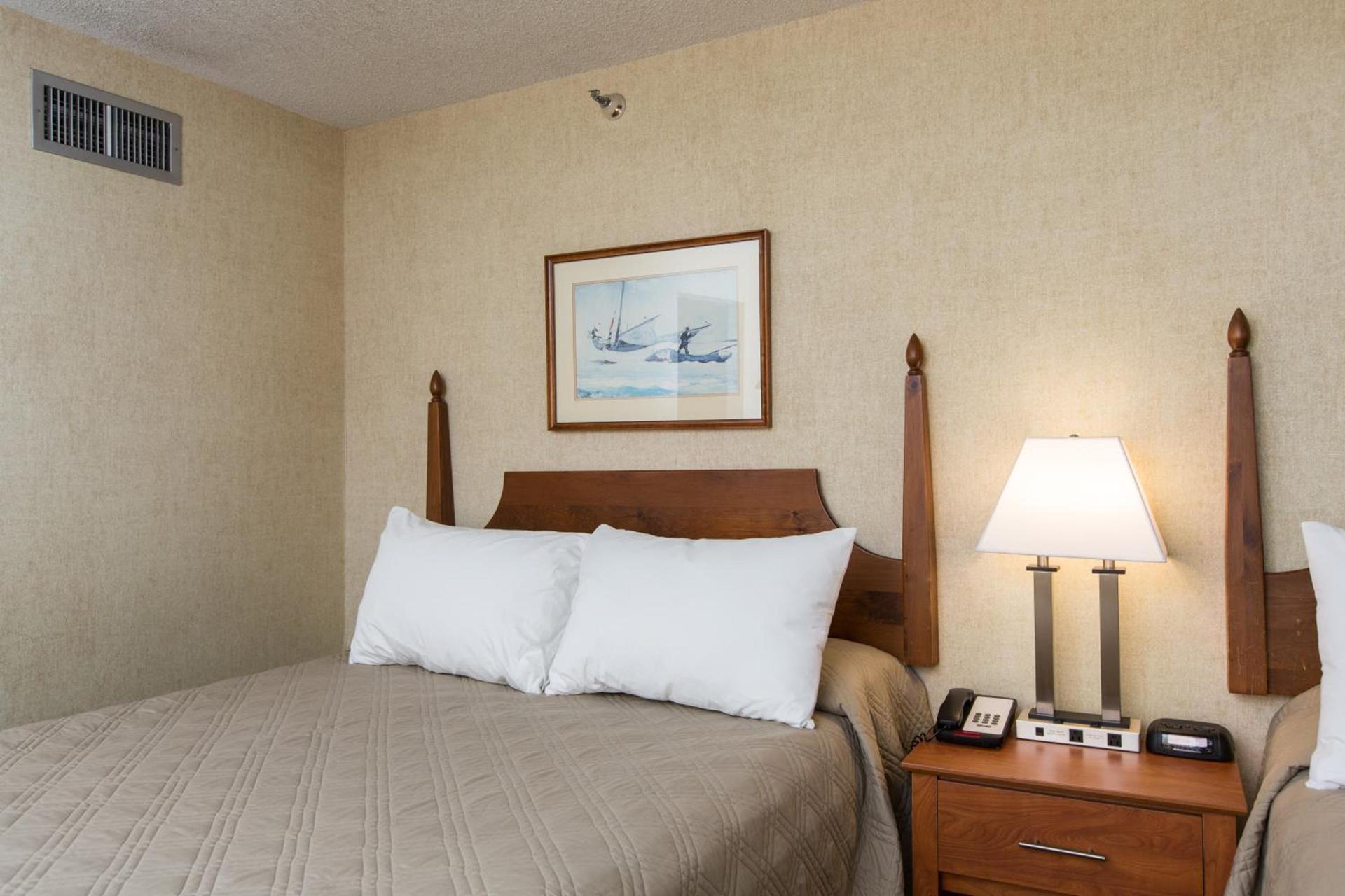 Commodores Inn photo 57