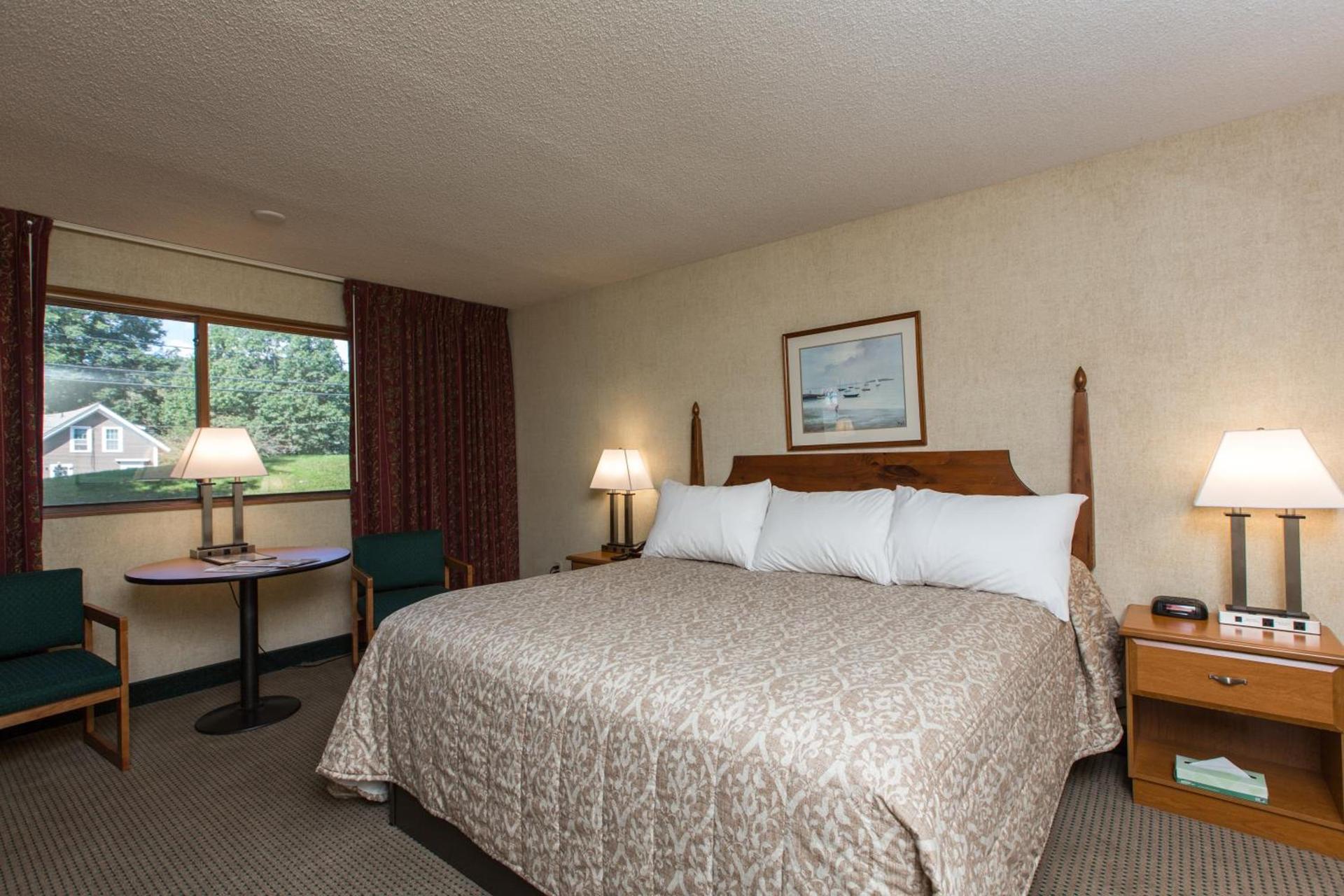 Commodores Inn photo 17
